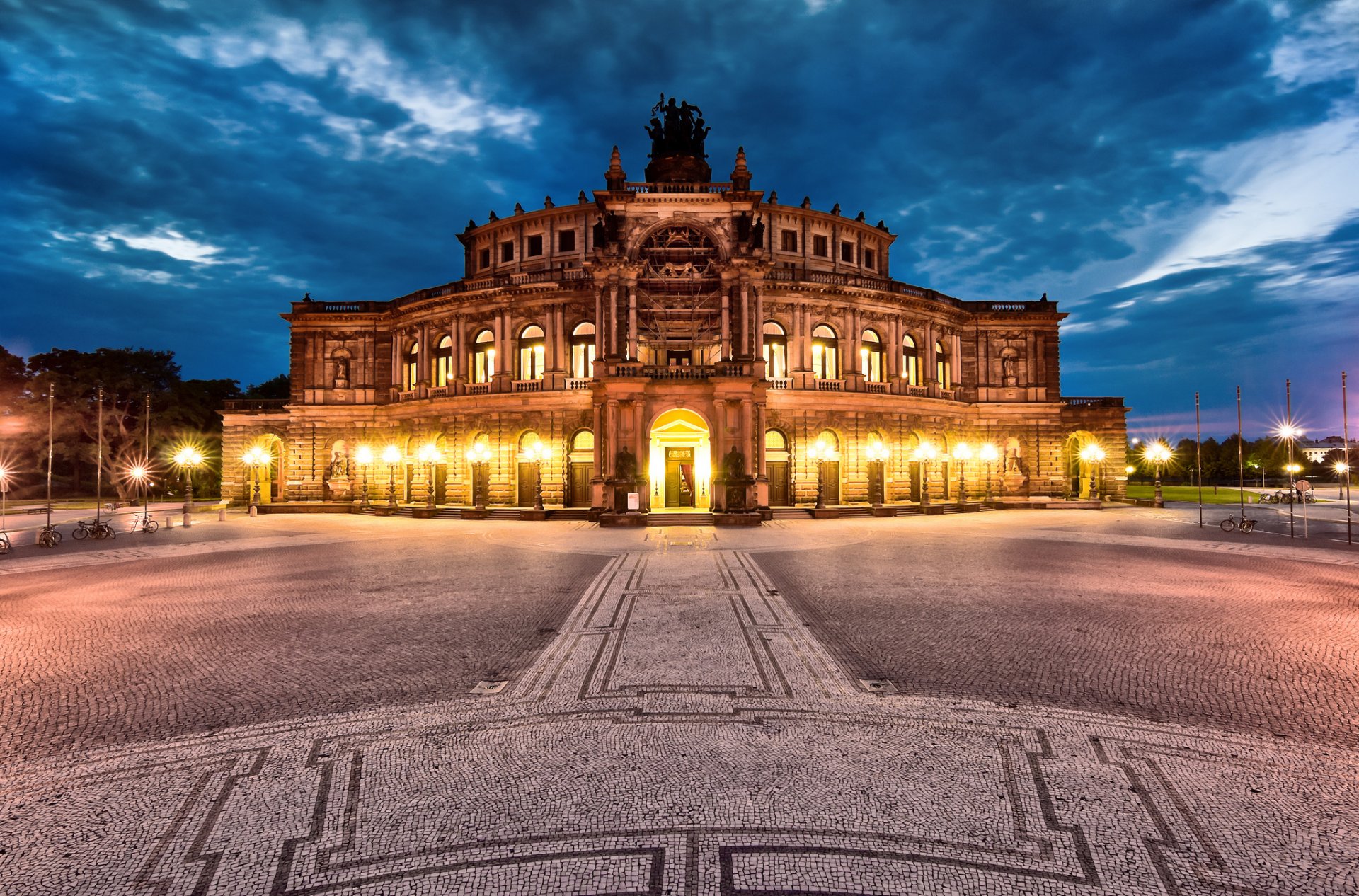 dresden altstadt theaterplatz semperoper deutschland germany theatre square semper opera town night clouds lighting