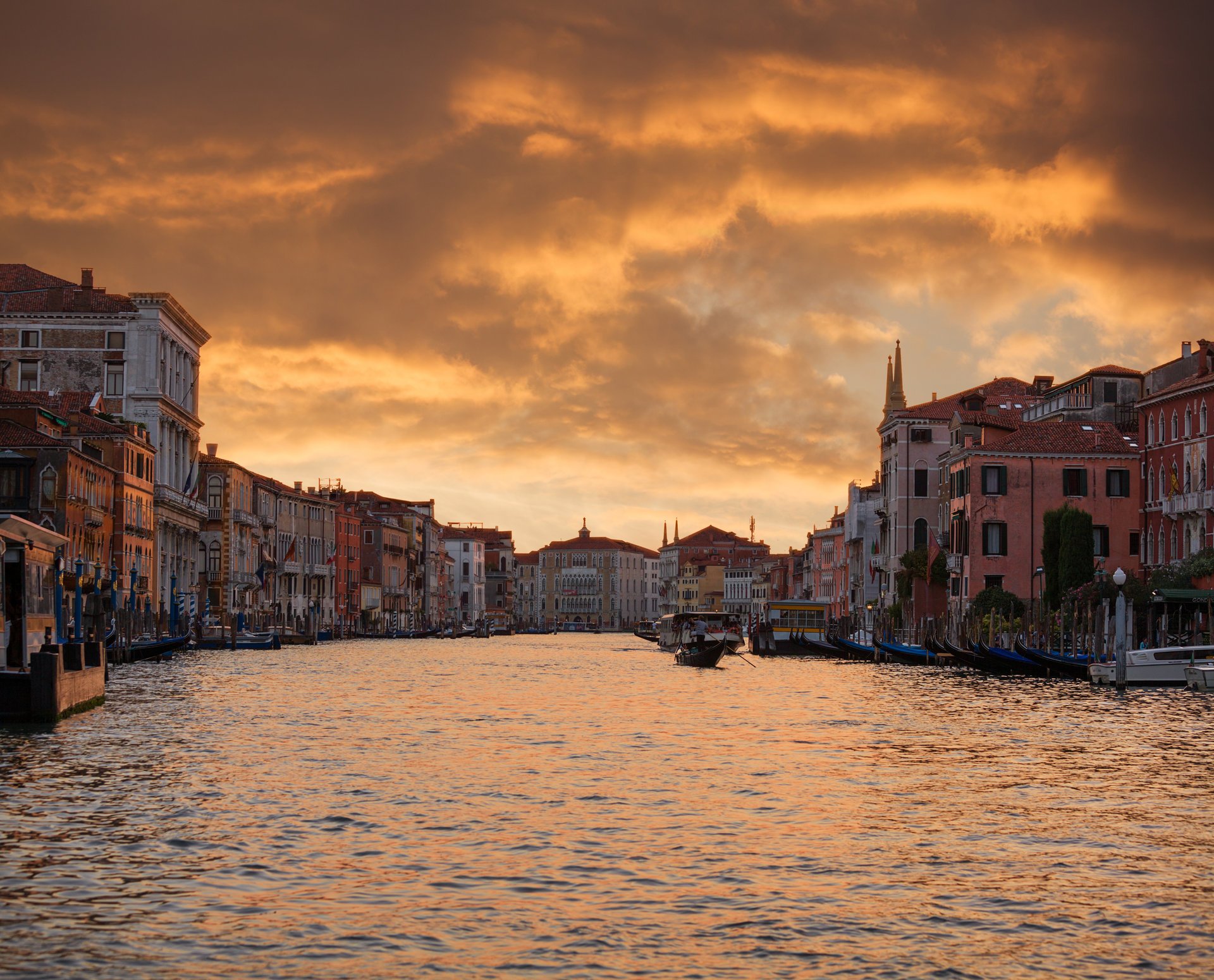 night venice beautiful italy houses lights city river arno grand canal evening boat sky clouds sunset scene italy beautiful house town arno river