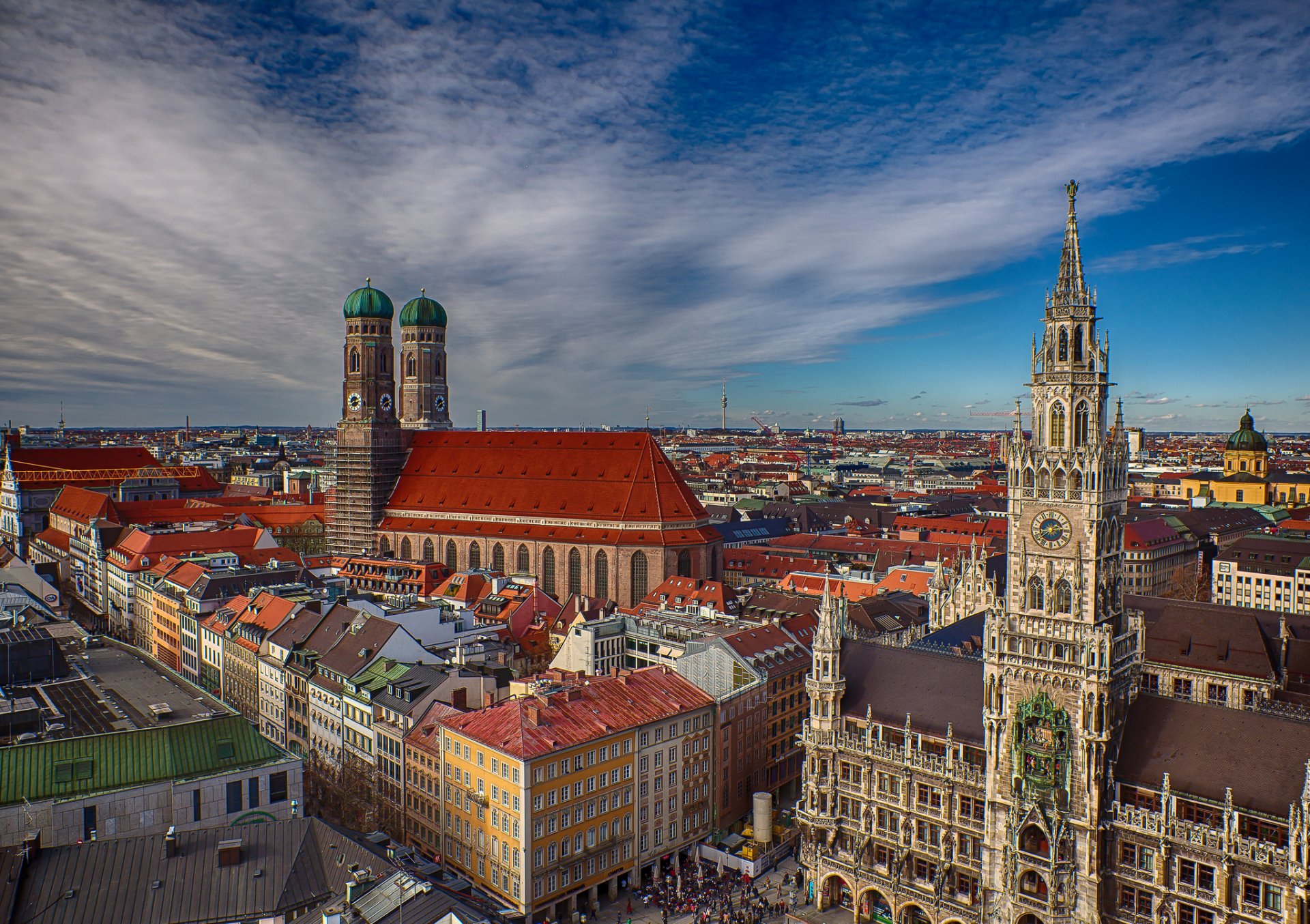 munich bavaria germany munich town hall marienplatz frauenkirche bayern munich new town hall cathedral buildings panorama