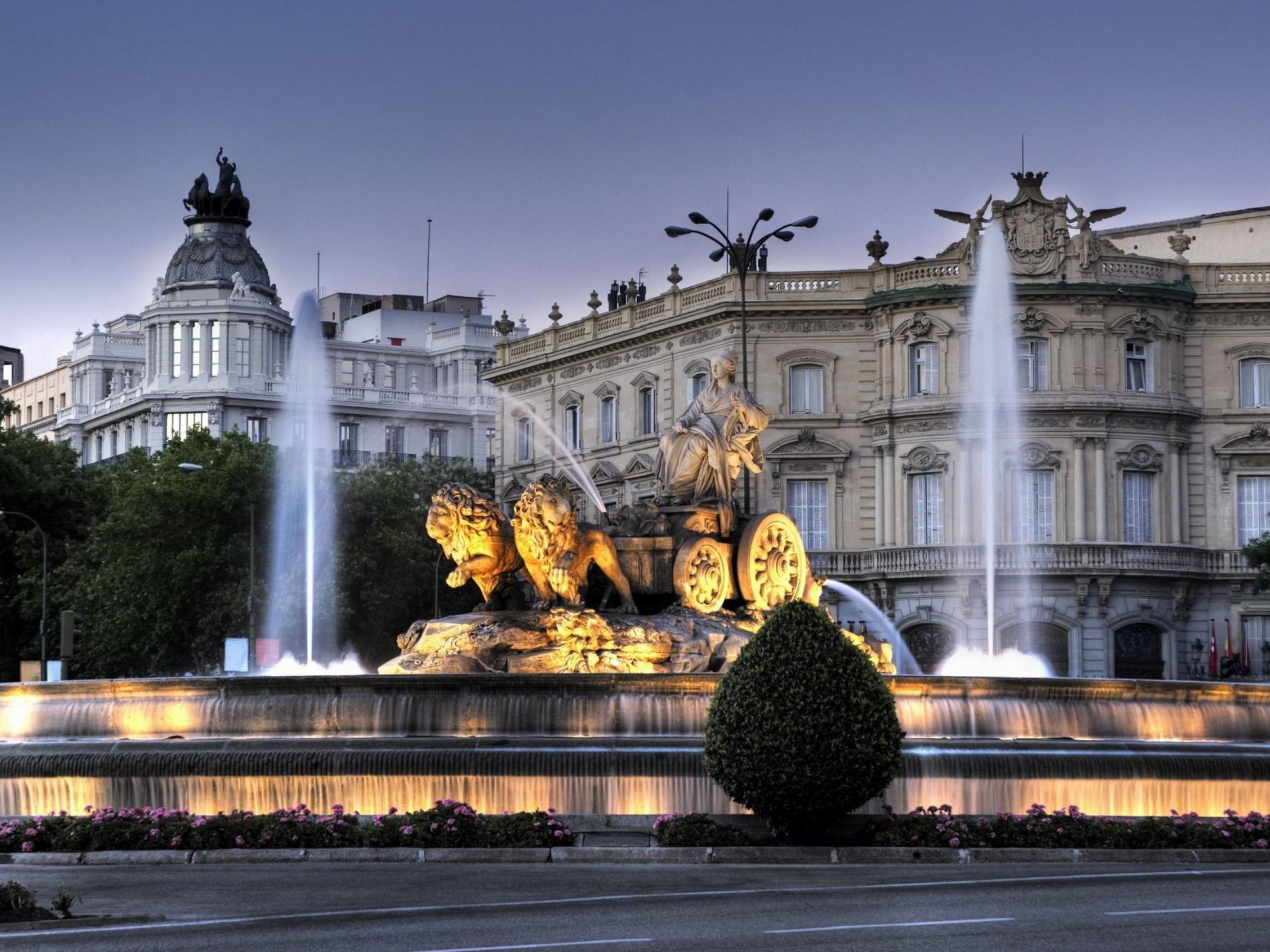 madrid spain fountain fountain cibeles twilight night monument the goddess of fertility of land cybele chariot lions palace palace of linares