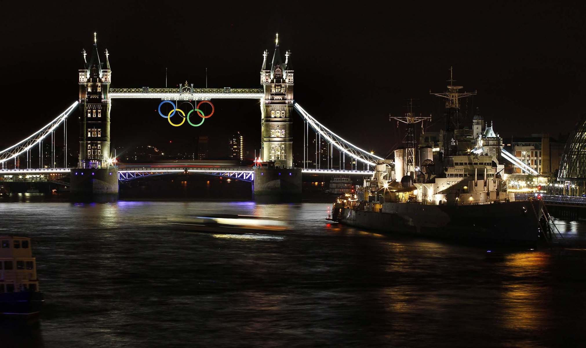 tower bridge olympic rings night river thames ship cruiser england london 2012 summer olympics