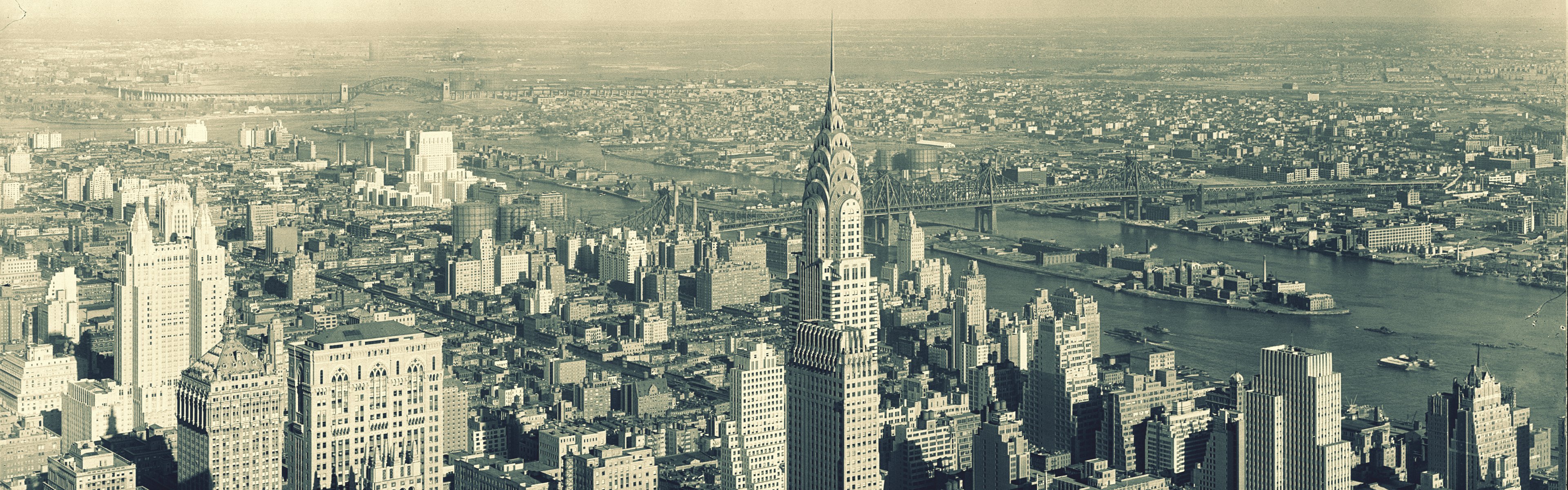 multi monitors panorama sky town skyscraper buildings new york waldorf astoria hotel helmsley building daily news building chrysler building chanin building midtown nyc