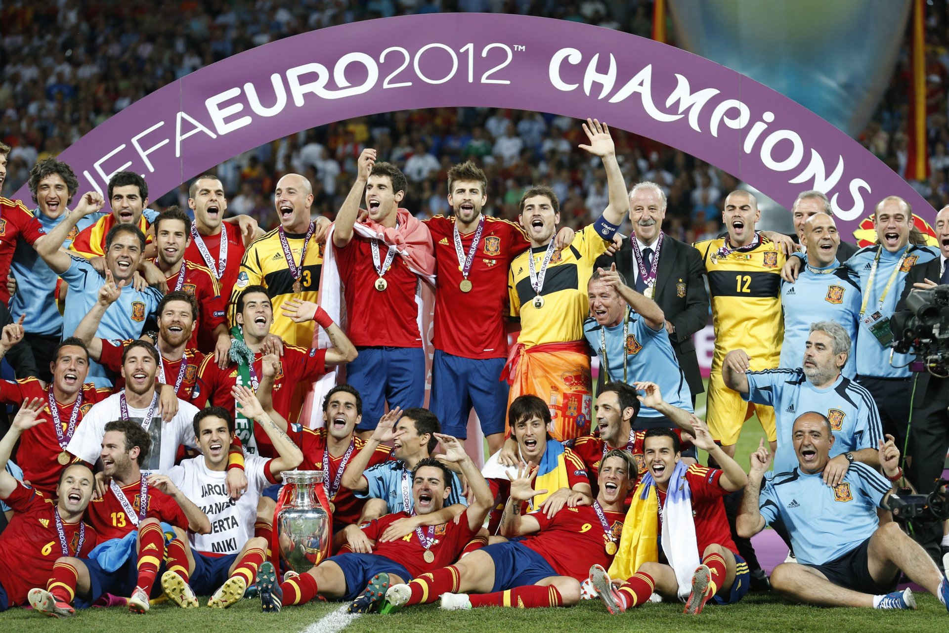 euro 2012 football spain champion final iker casillas valdés reina albiol martínez juanfran ramos arbeloa jordi alba andrés iniesta xavi cesc fàbregas xabi alonso busquets cazorla david silva jesús na