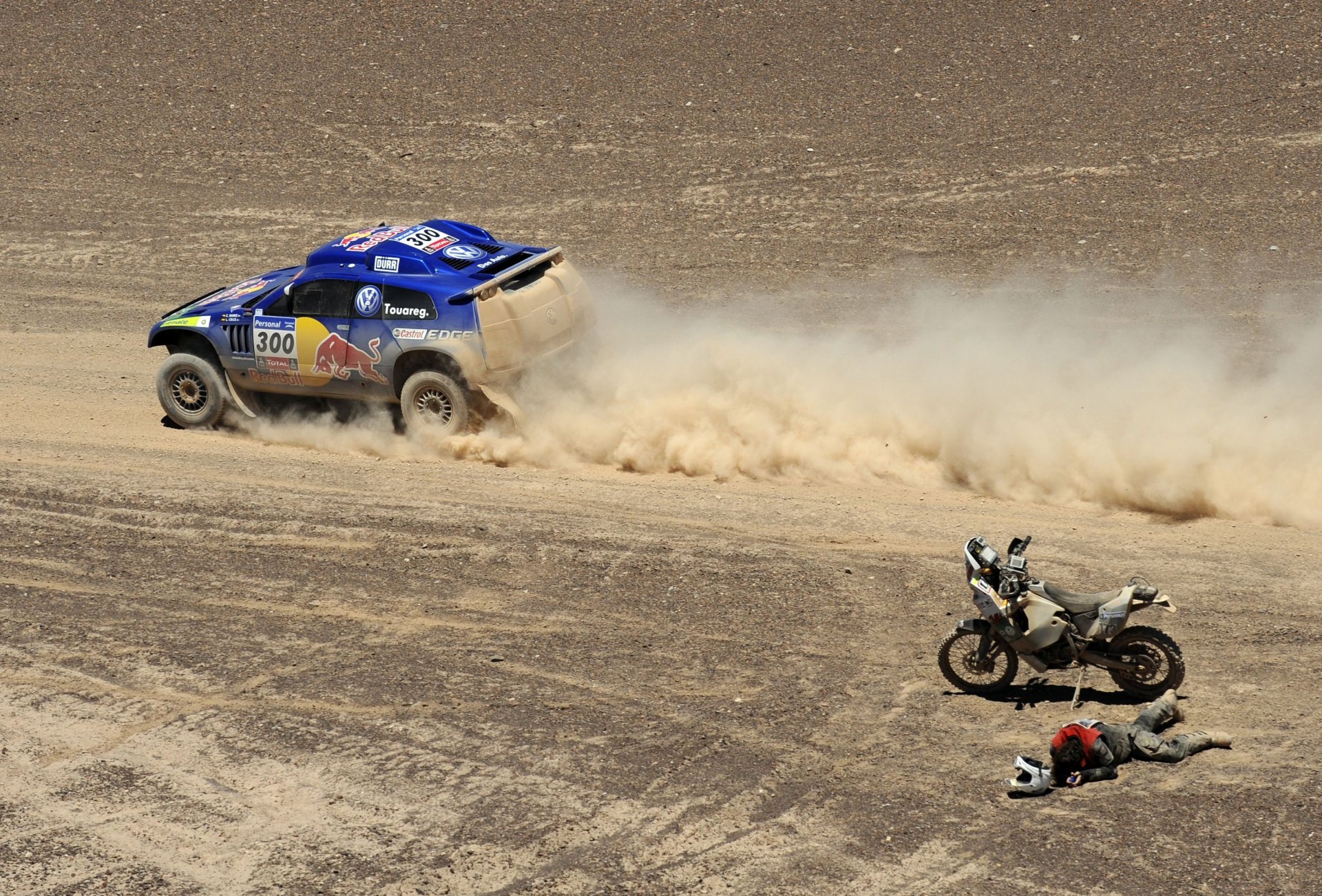 to dakar sports race dakar volkswagen rider bike desert car vw photo cars auto wallpaper wallpapers