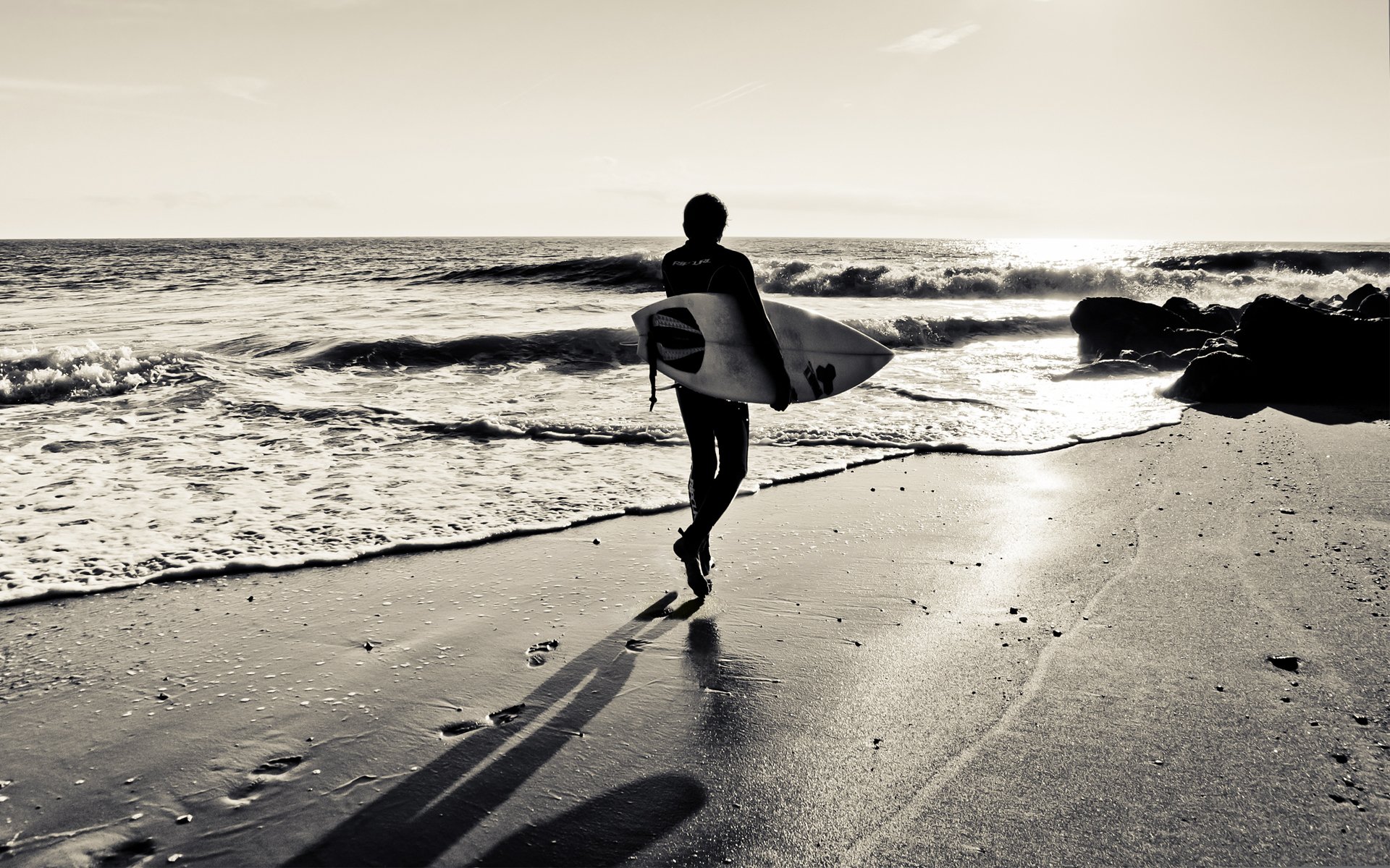 surfer surfing board silhouette traces shadow beach sand coast waves ocean