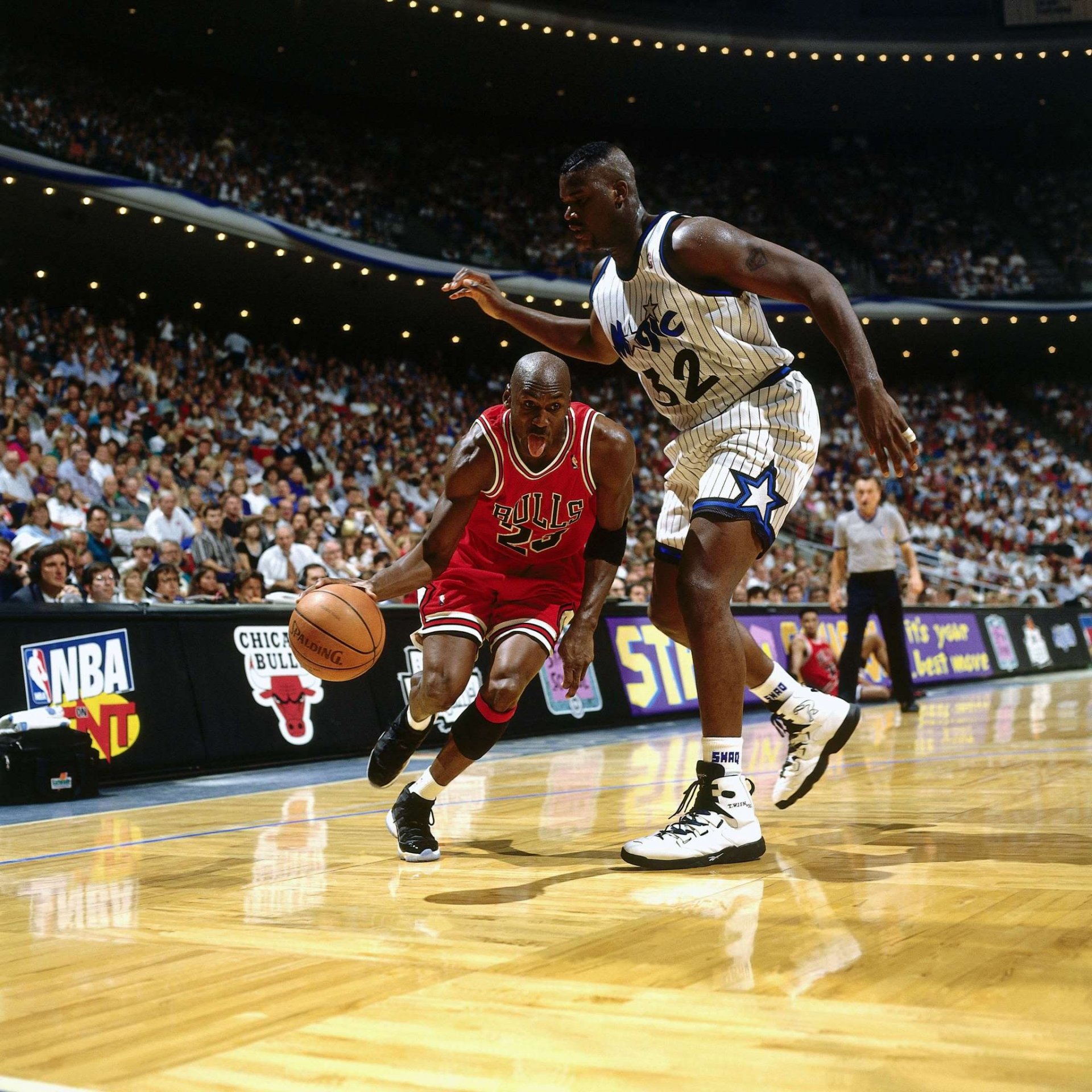 michael jordan vs shaquille o’neal shaquille o'neal basketball chicago bulls orlando magic nba fans ball