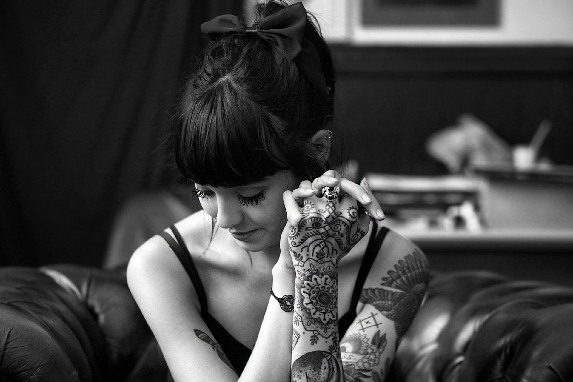 hannah snowdon tattoo tattoos girl woman female black and white b/w model brunette