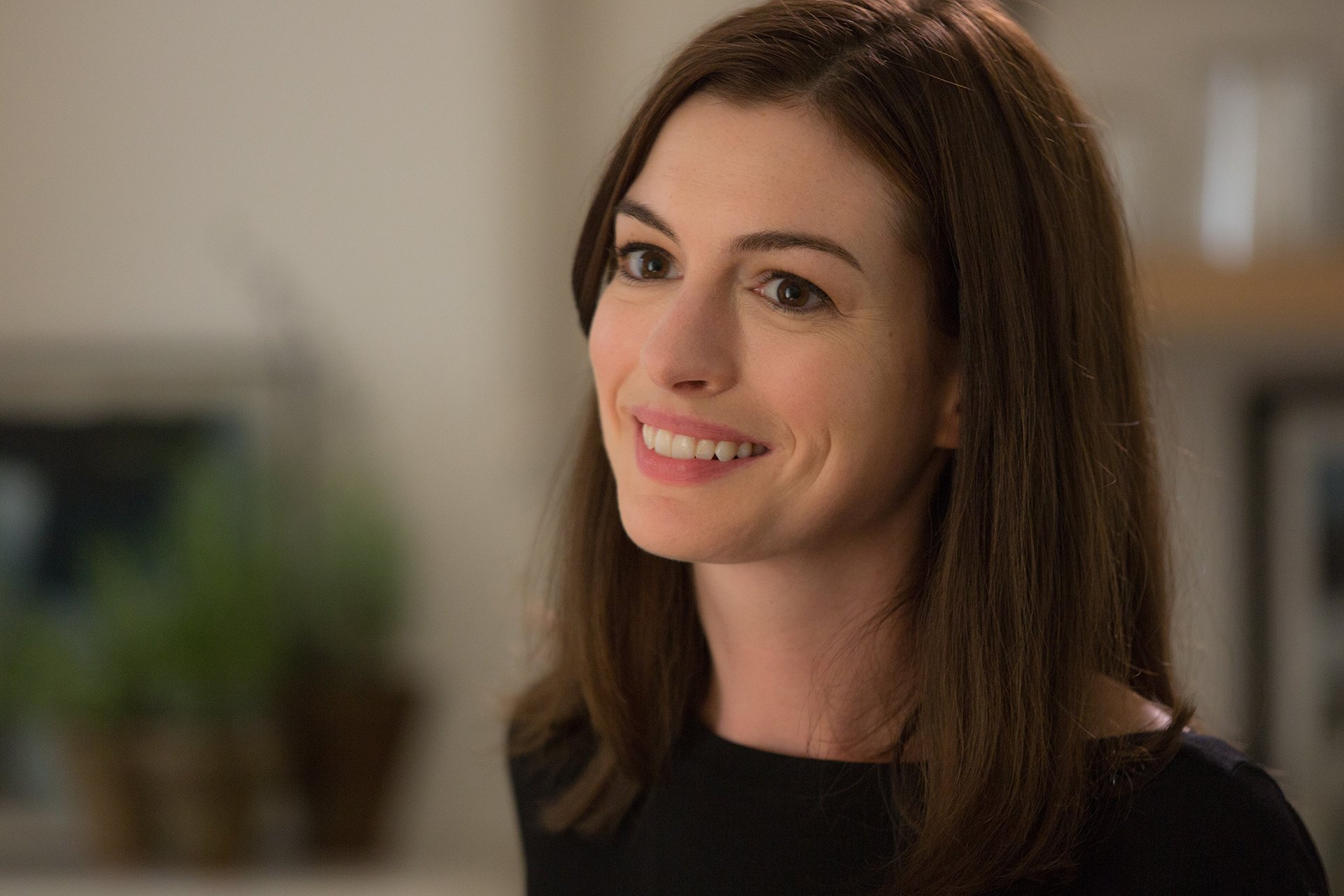 entry the intern anne hathaway anne hathaway girl smile jules ostin comedy