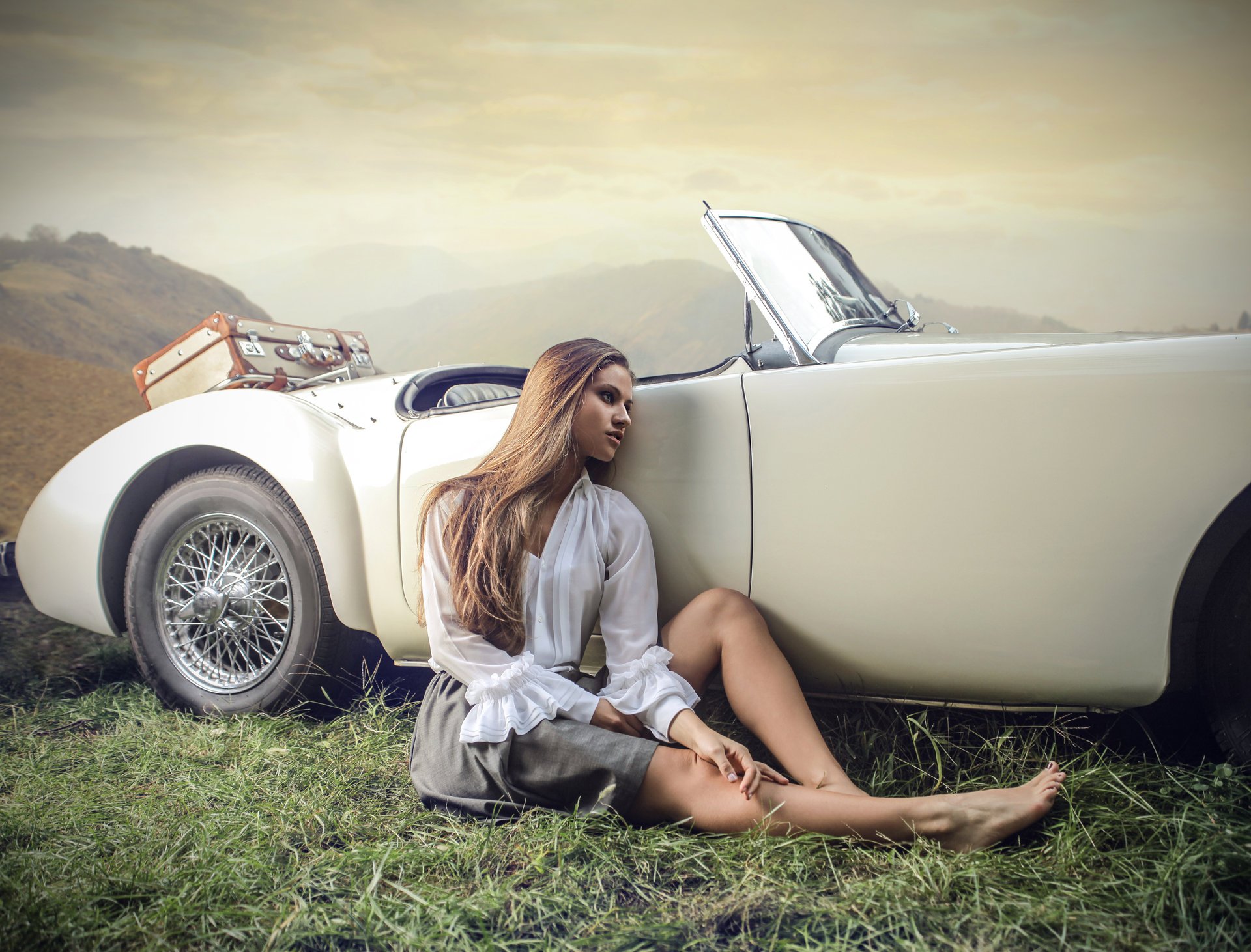 machine bag trip girl dress make-up hair style pose suitcases travel girl outfit makeup hairstyle posture