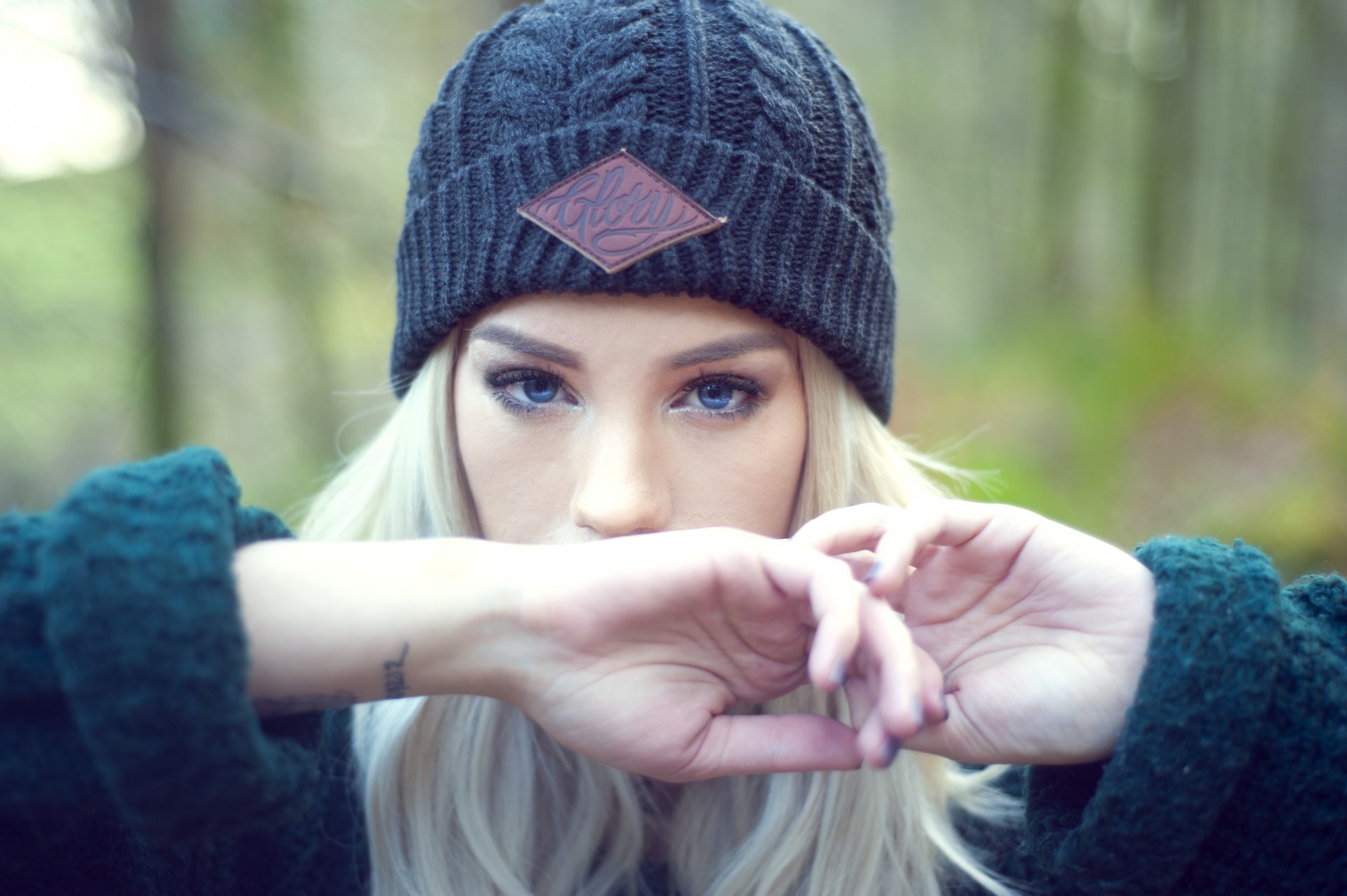 amy crilley girl woman female model cap blonde tattoo tattoos bokeh cold glory
