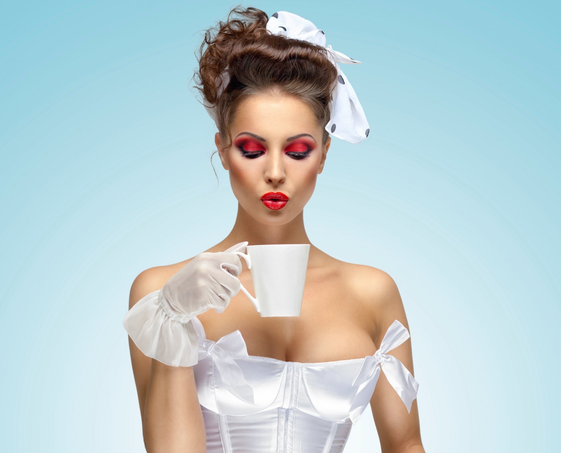 girl make-up view eyelash shadow lips hair bow mug corset gloves