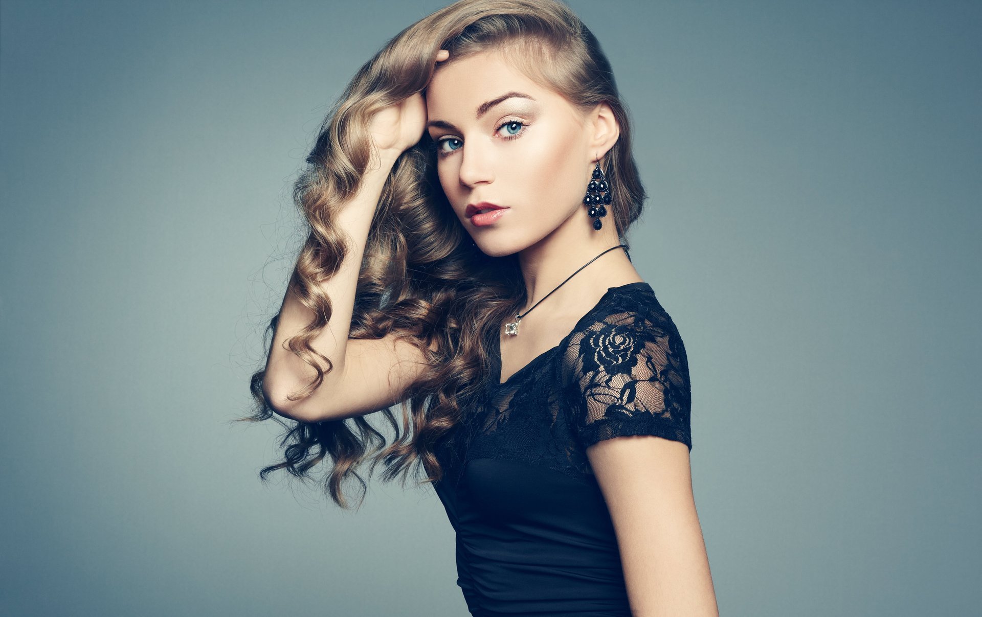 girl hair wavy curls view make-up black dress