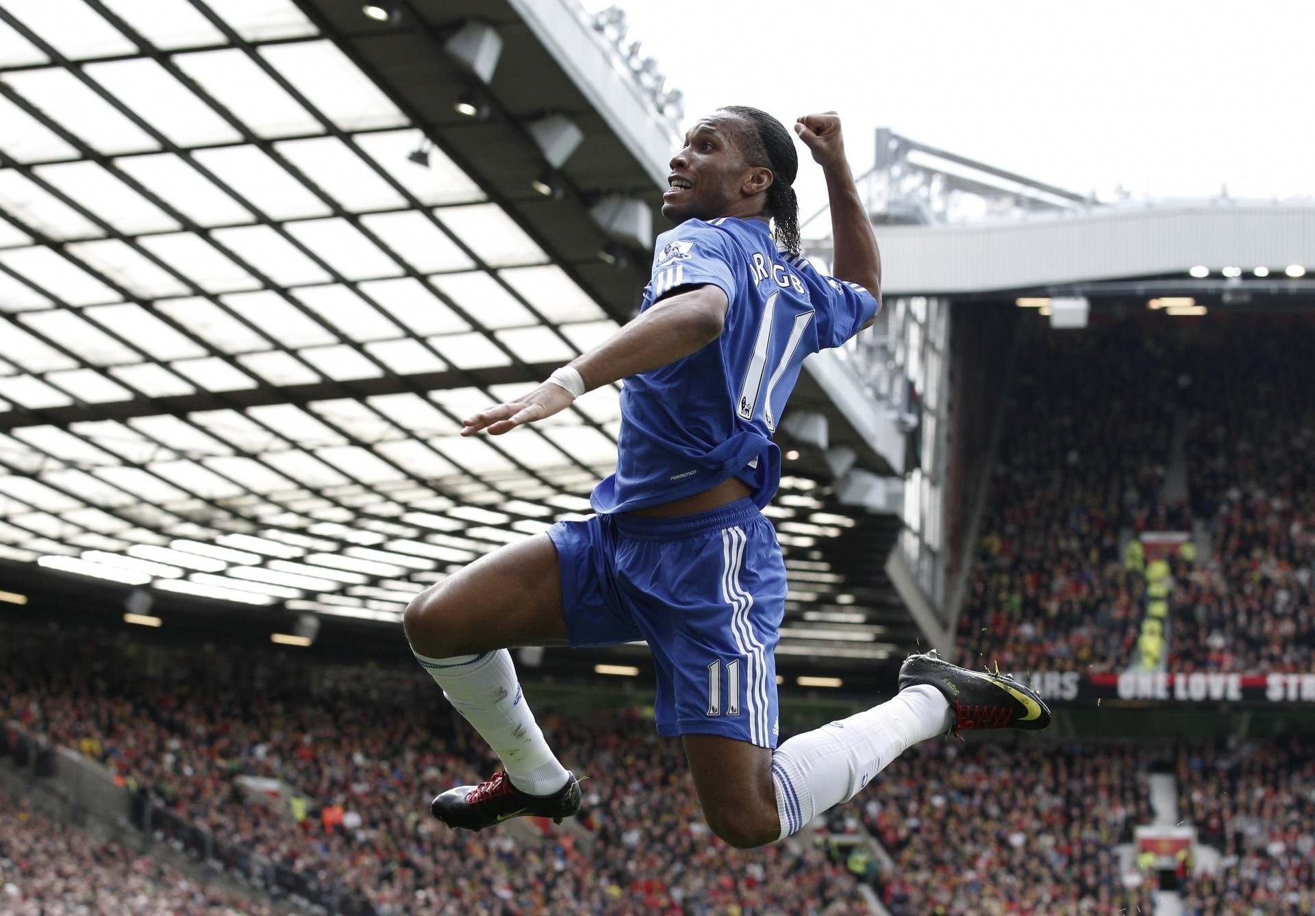 drogba didier drogba chelsea stadium target football england is star viewers old trafford the player celebrations