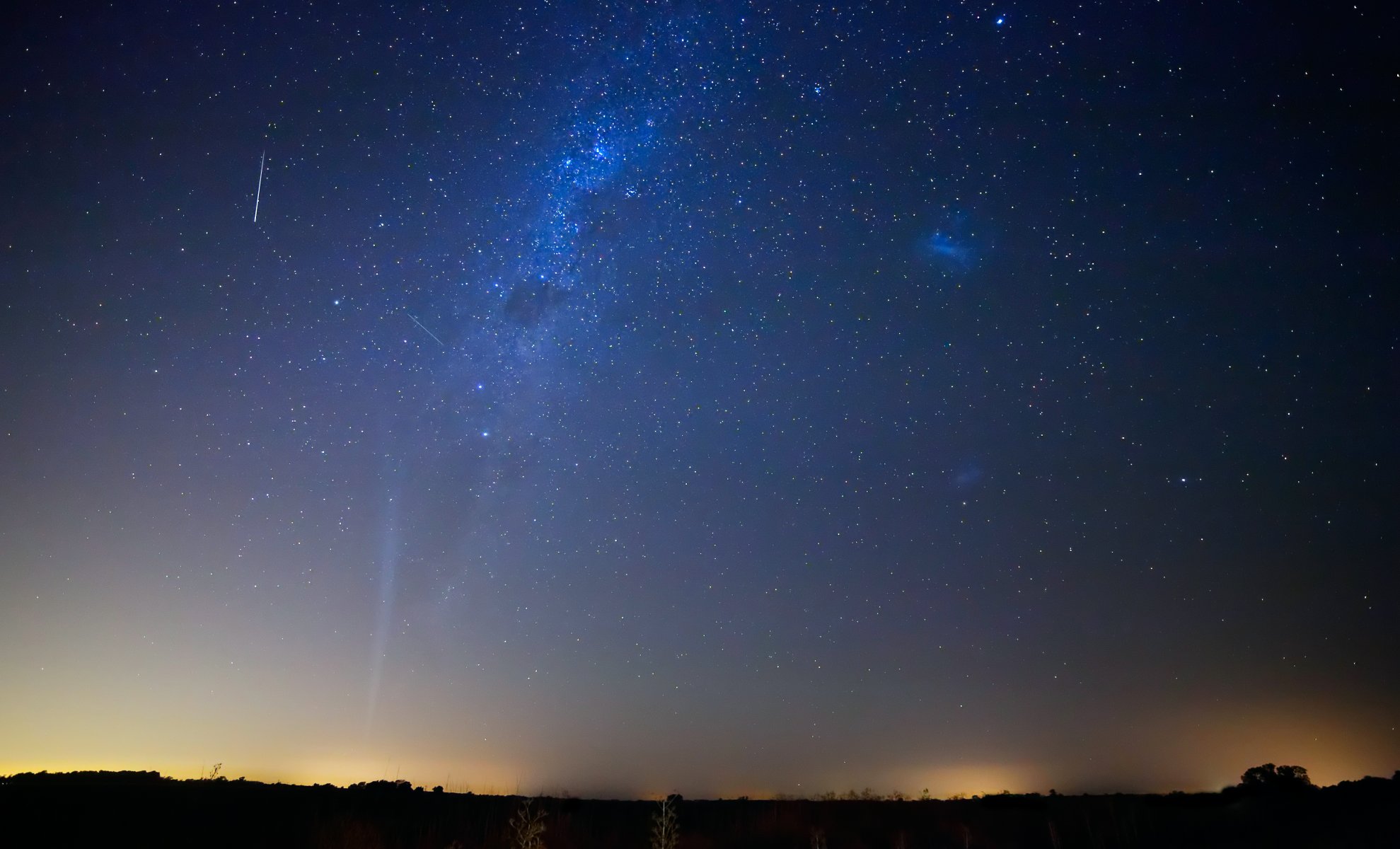 lovejoy comet meteor satellite magellanic cloud