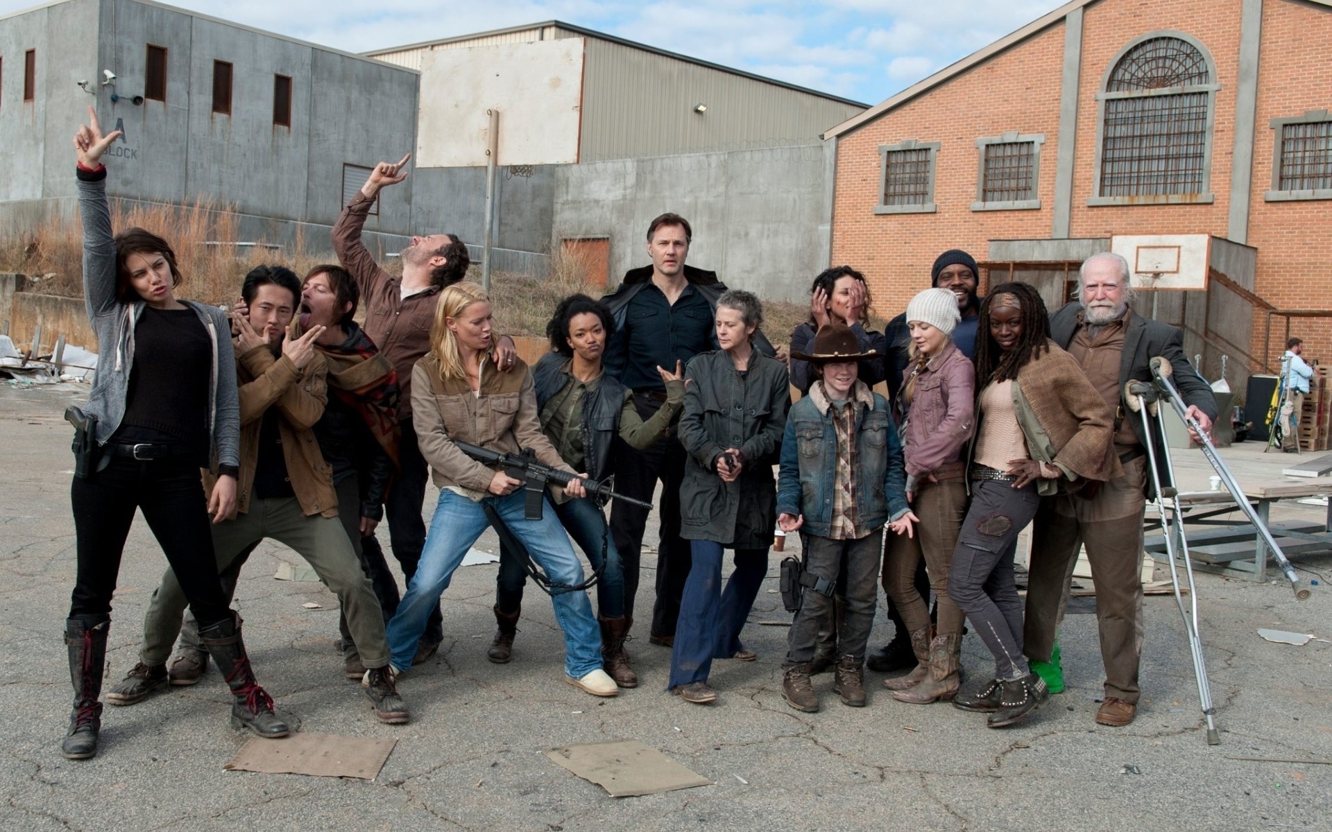 series governor tyreese characters zombie sasha prison beth serial carol rick carl daryl glenn the walking dead michon maggie