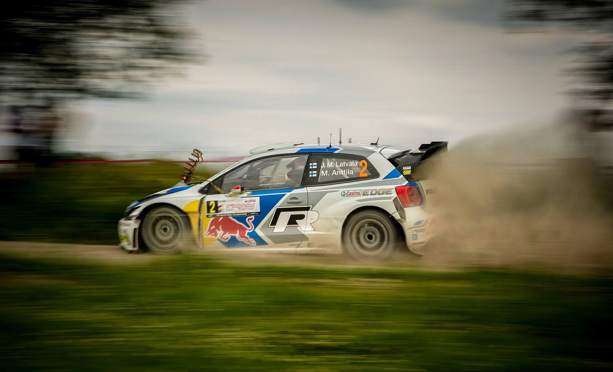 volkswagen polo wrc jari-matti latvala spring grass gravel dust