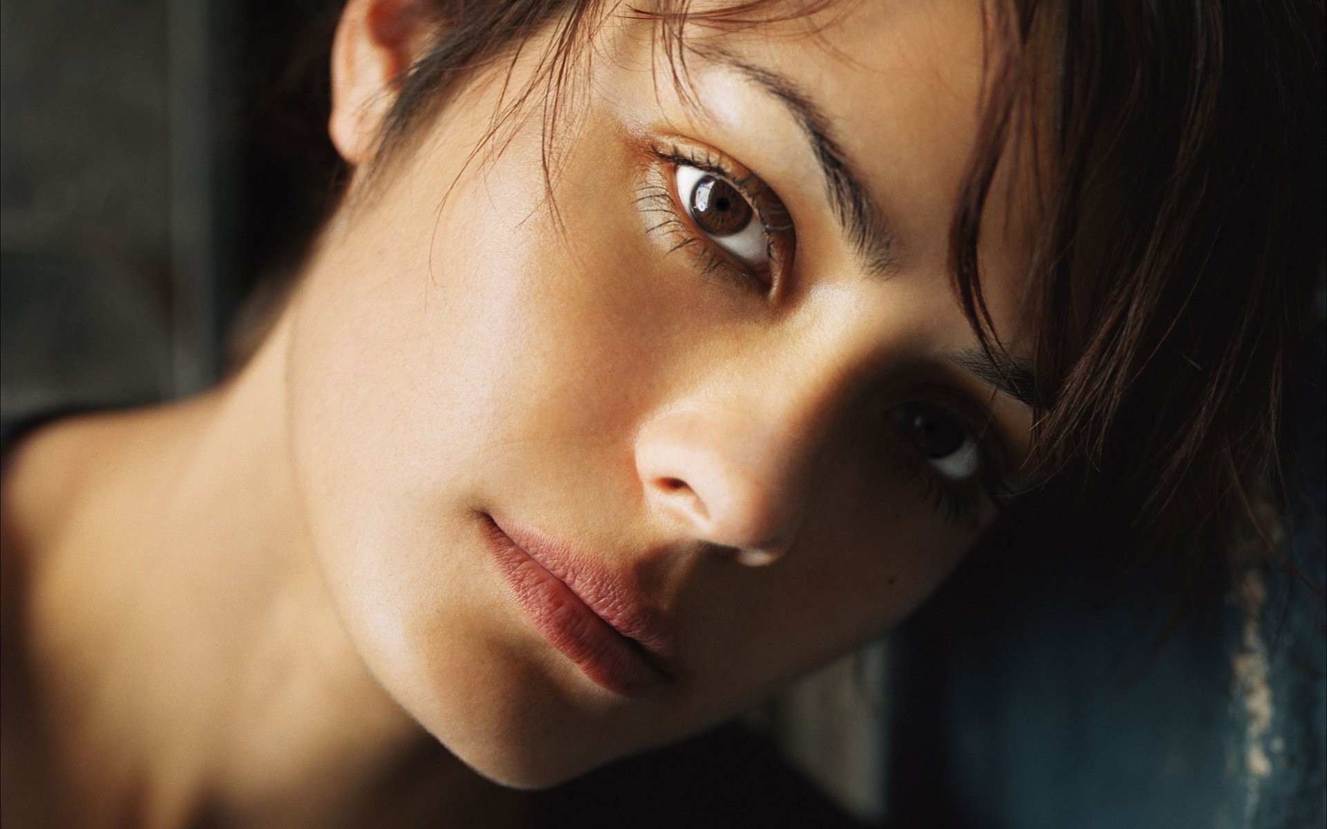 shannyn sossamon actress eyes lips hair face portrait