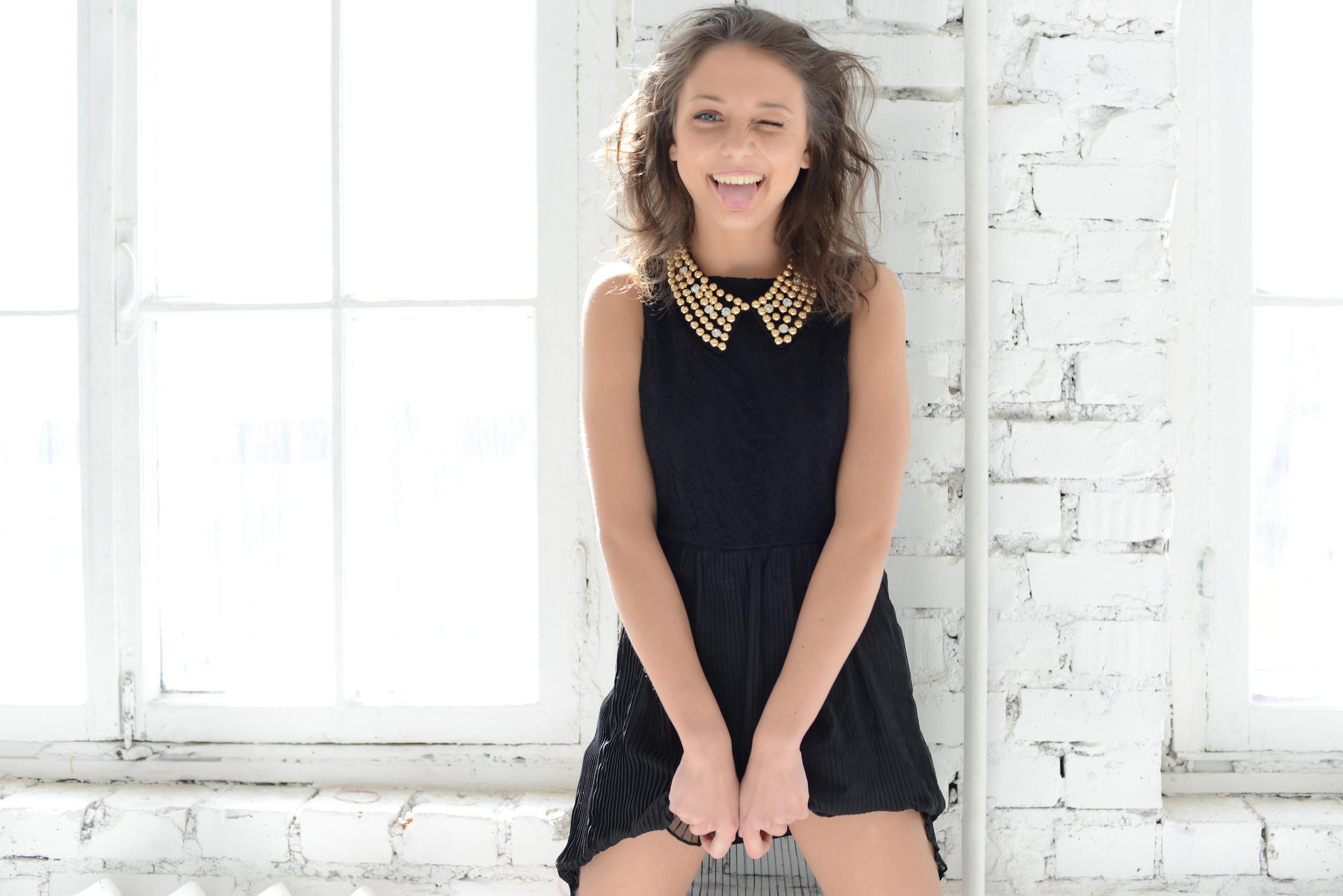 nensi b foxy di girl model cute smile tongue wink