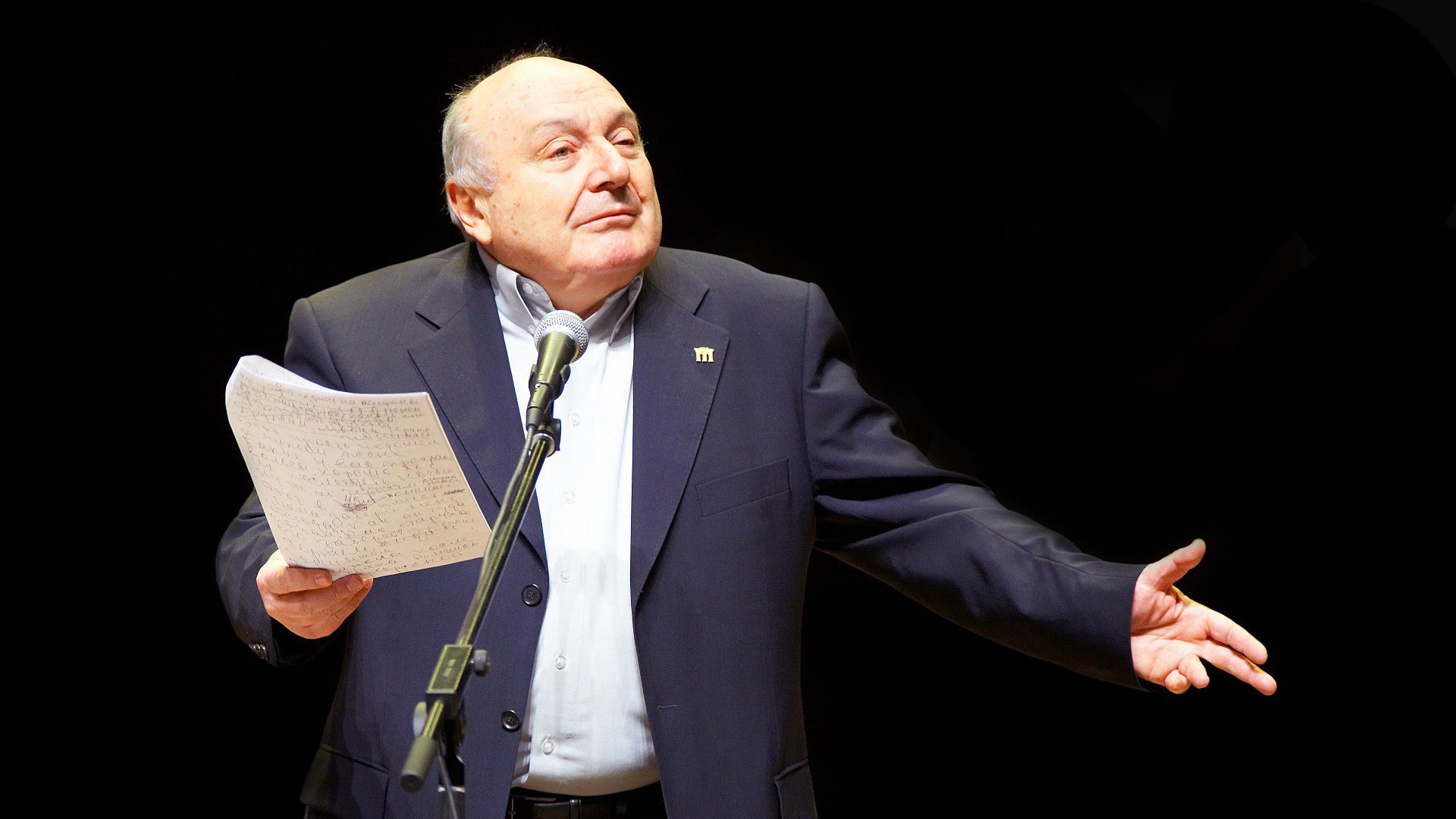 zhvanetski mikhail zhvanetskiy men writer satirist microphone paper calligraphy