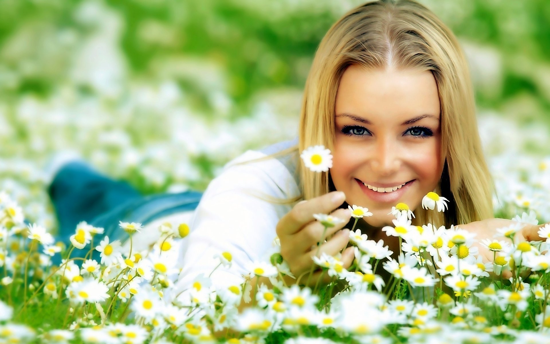 A beautiful girl lies among daisies