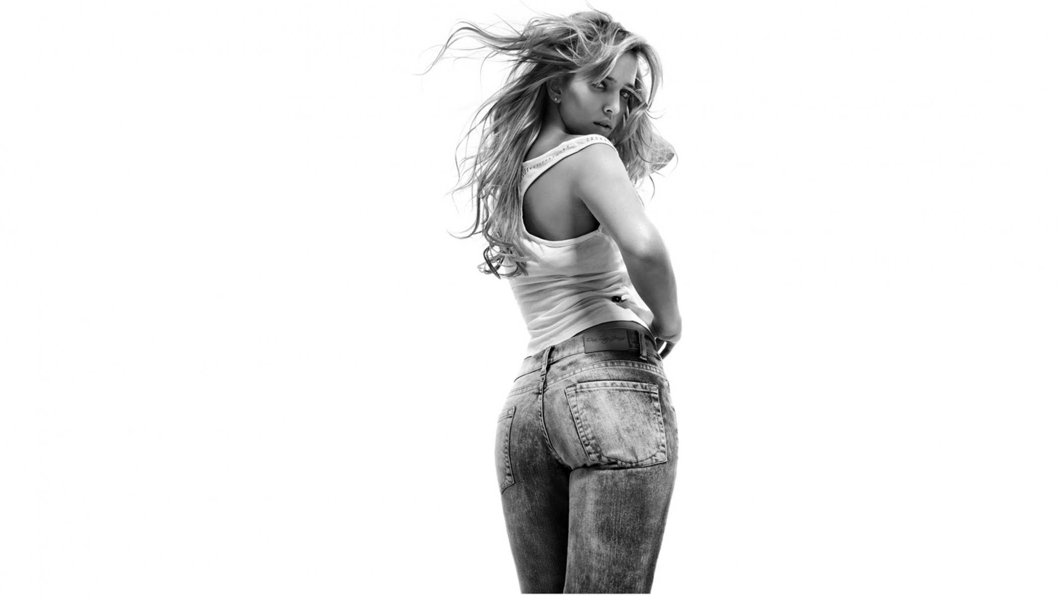 luisana lopilato model black and white jeans