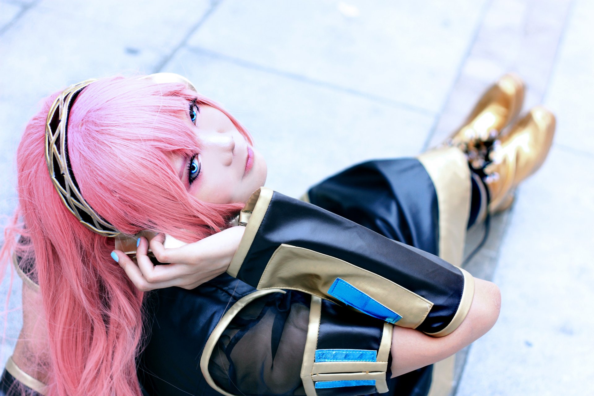 vocaloid cosplay megurine luka girl pink hair headphones suit