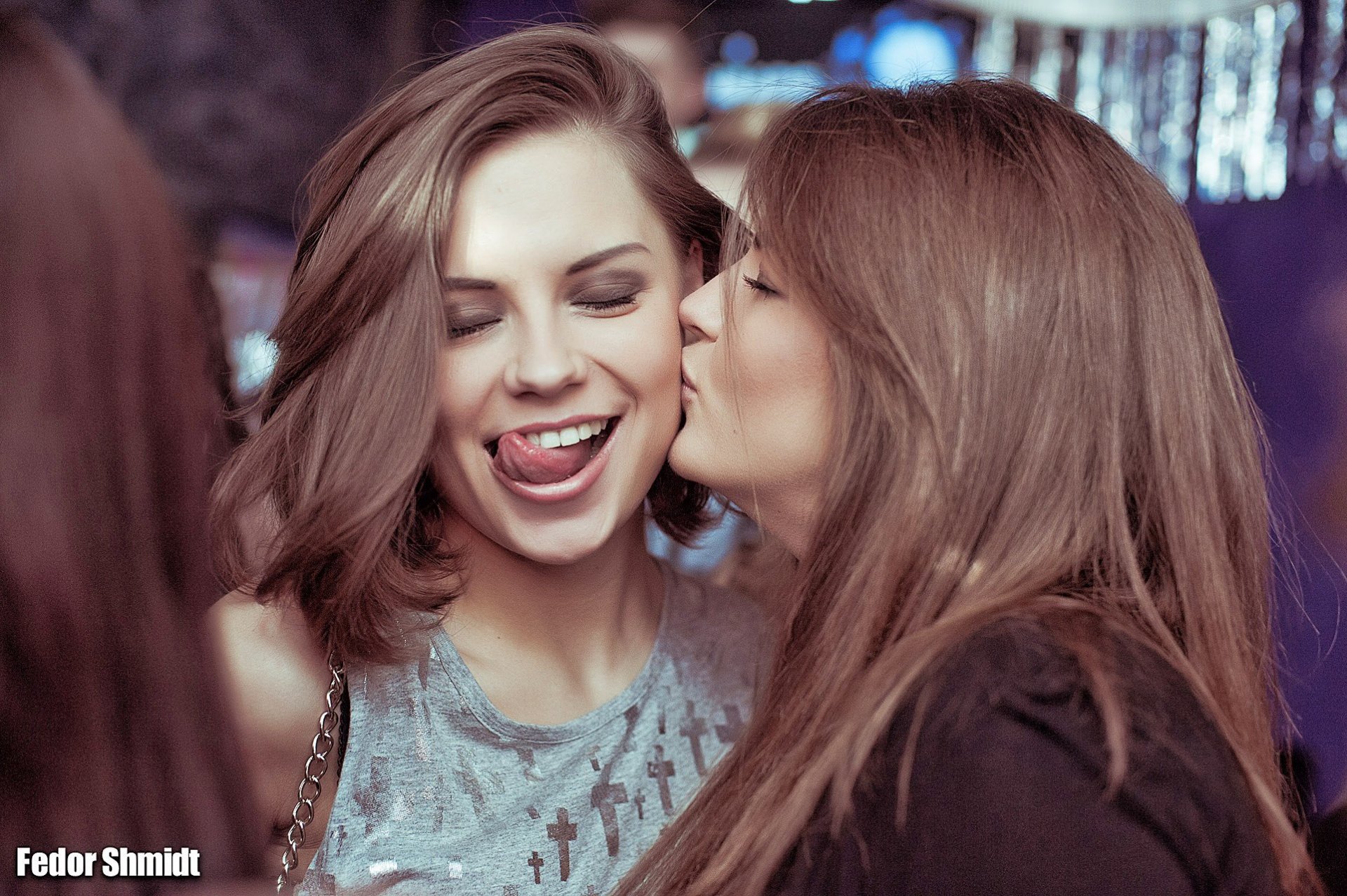 fedor shmidt photos girls kiss emotions