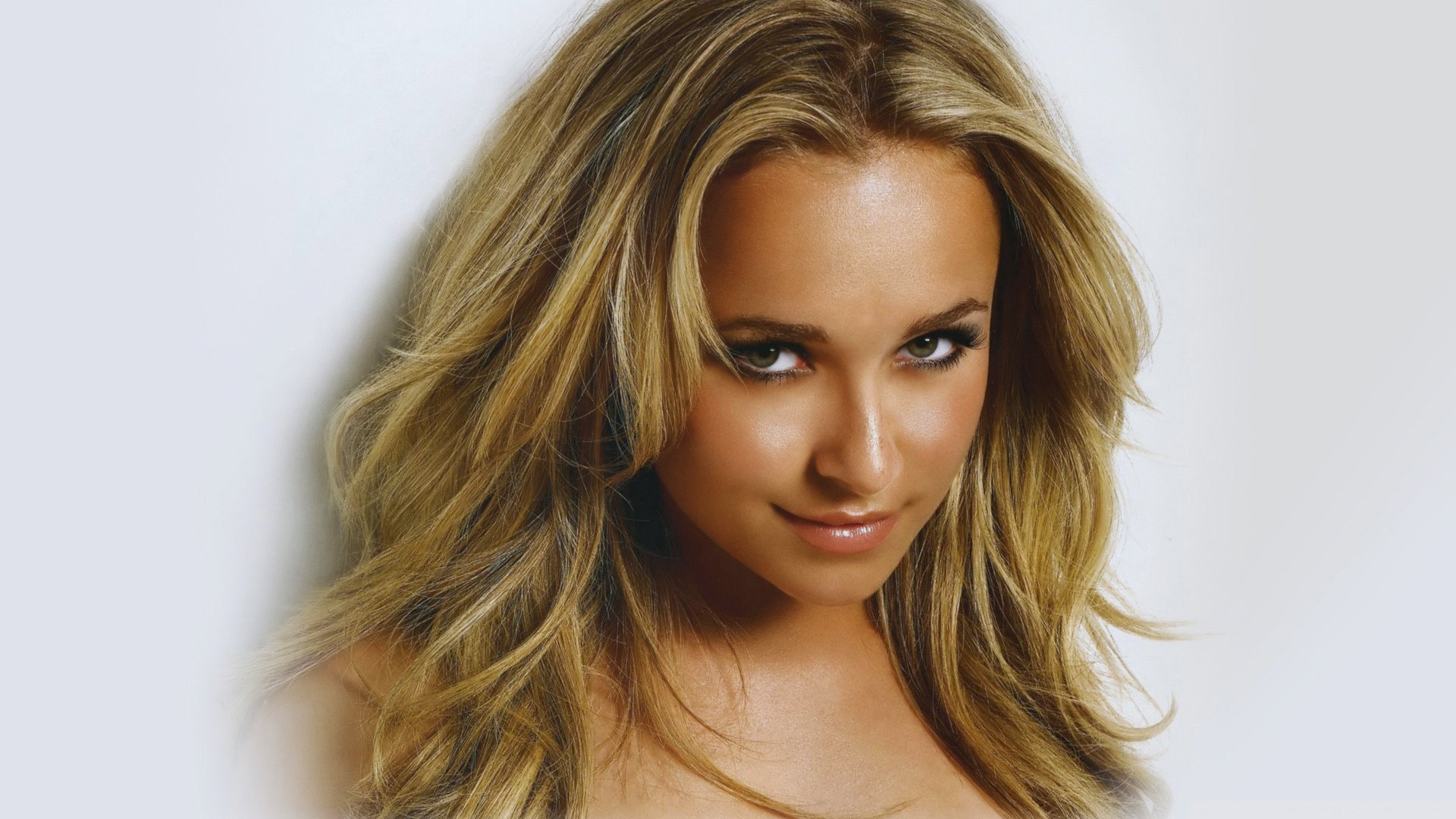 hayden panettiere blonde smile view beauty actress