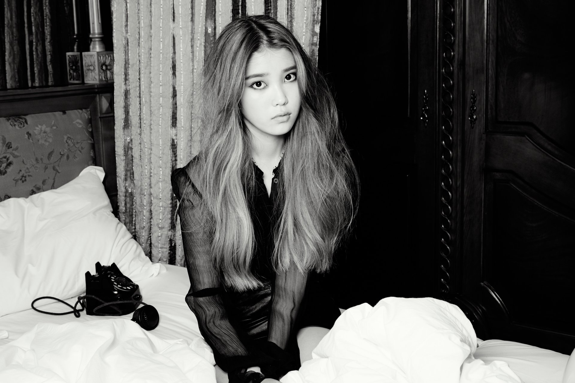 iu lee ji- eun south korean singer ayew acoustic guitar k-pop a ballad