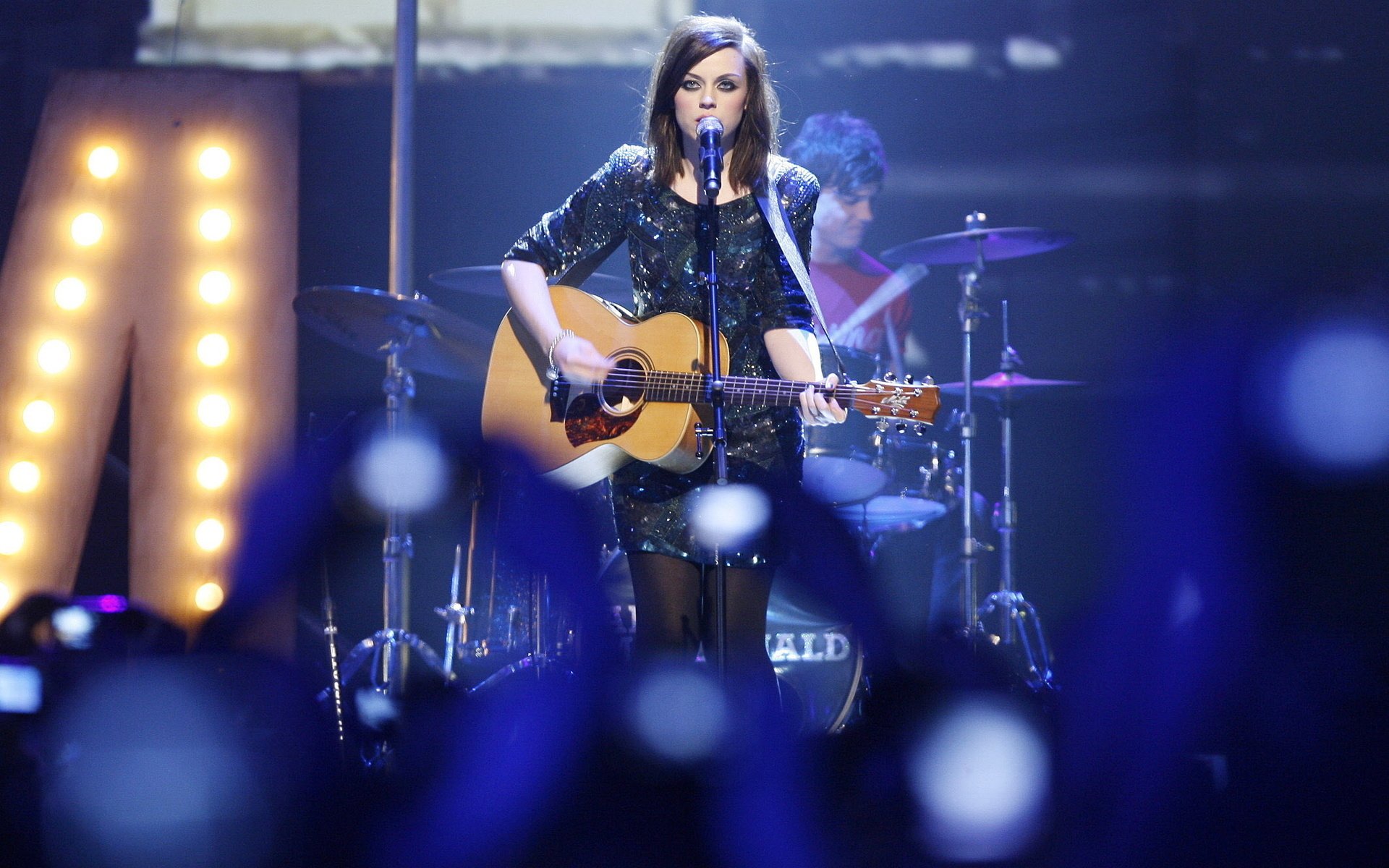 amy macdonald singer girl concerto guitars dress