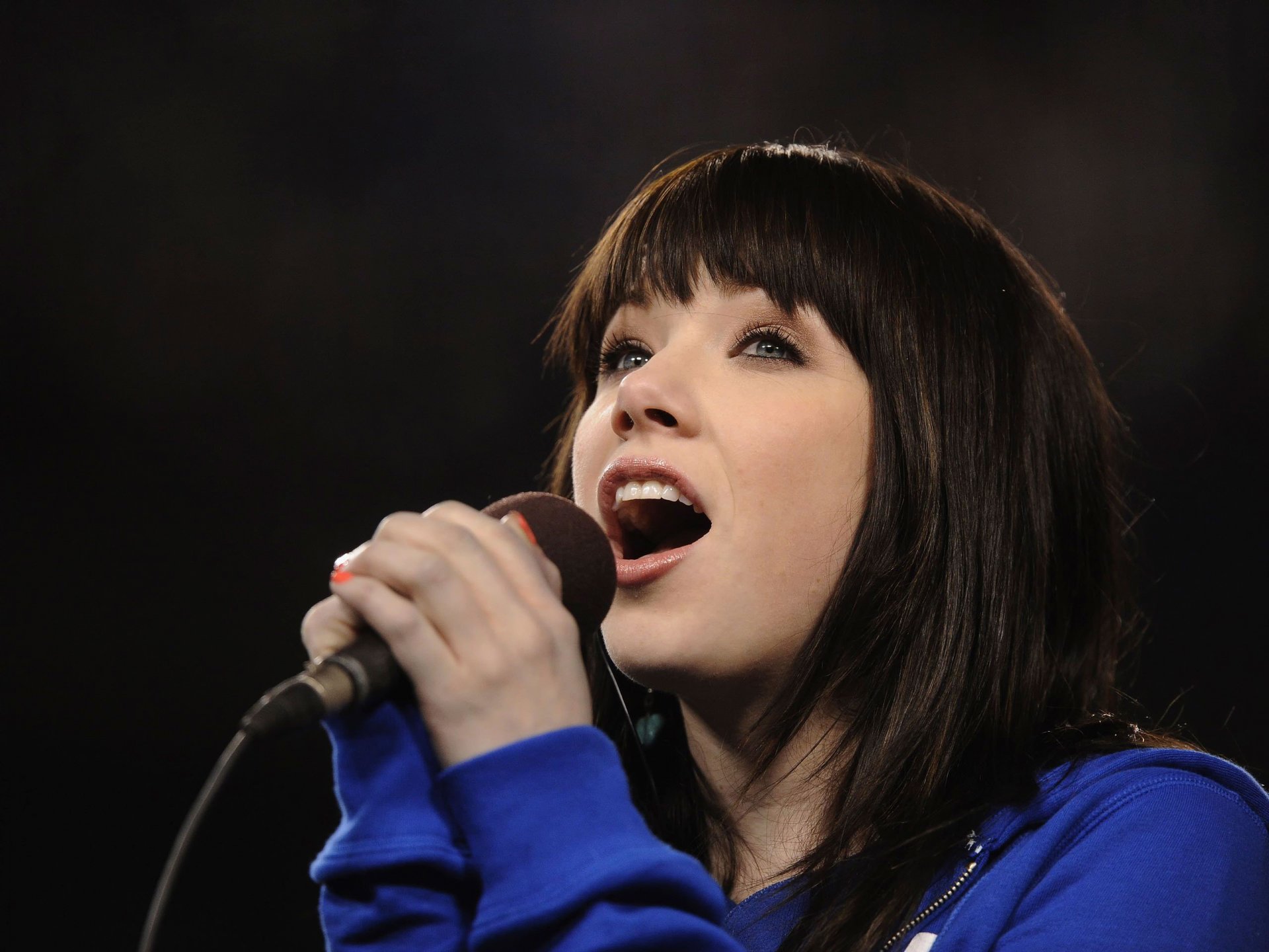 carly rae jepsen canadian singer pop pop rock teen pop microphone