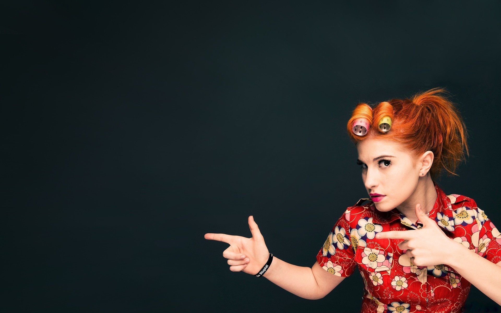 hayley williams celebrity red curlers