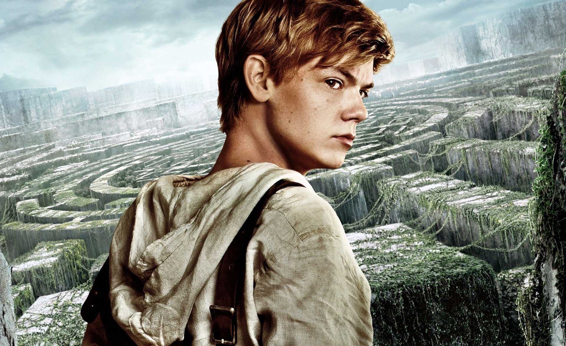 the maze runner thomas brodie sangster thomas sangster film cinema 2014 british boy man hostage labyrinth maze vegetation face sky survivor hood