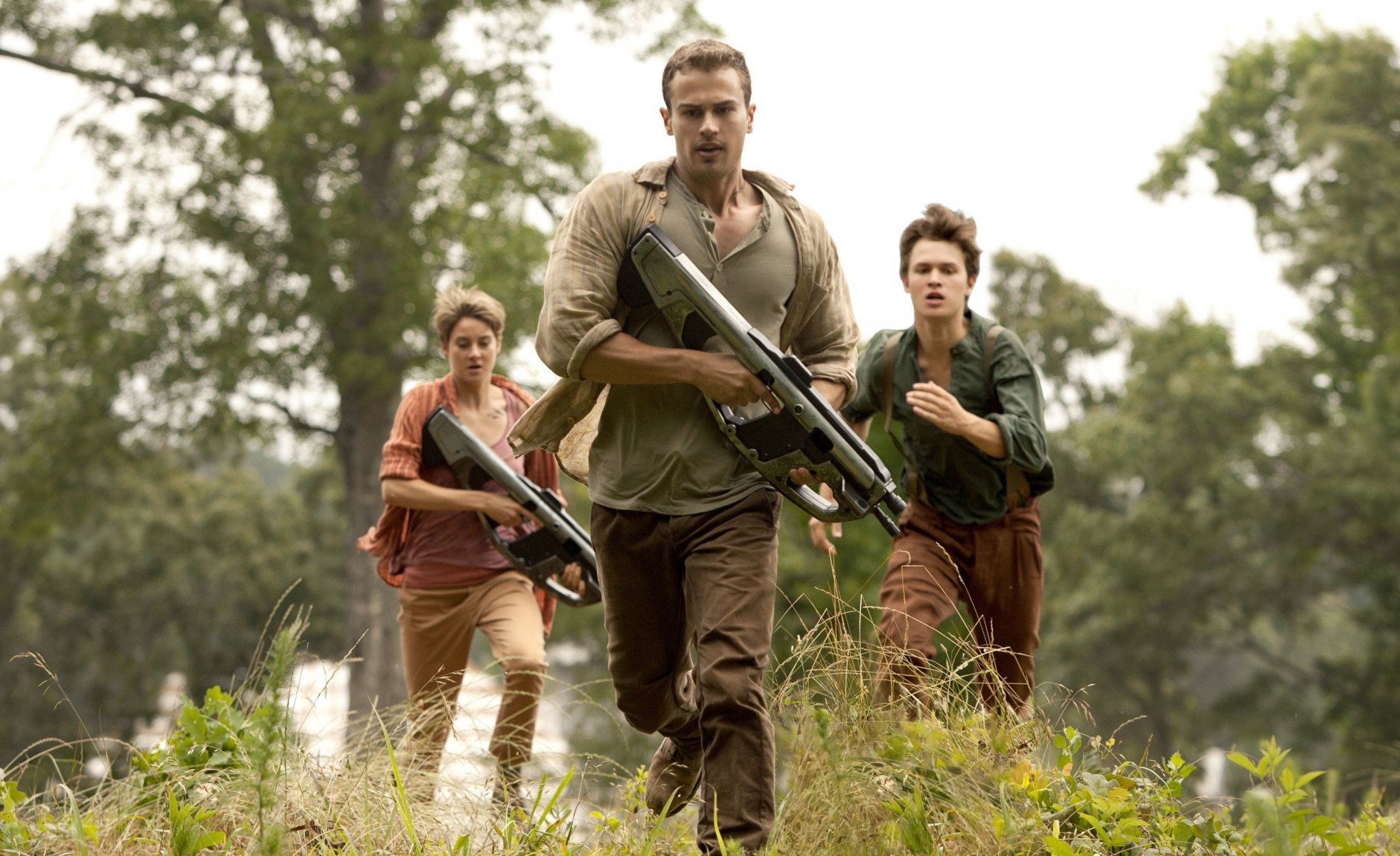 insurgent divergent 2 theo james four shailene woodley tris beatrice prior ansel elgort caleb prior weapon gun rifle rebels kriss kriss vector kriss super vector kriss super v insurgents subversive ma