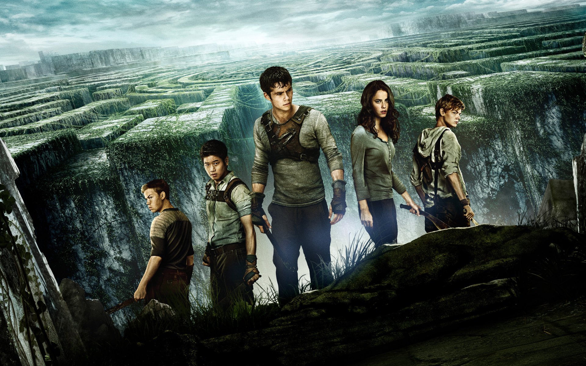 the maze runner dylan o'brien kaya scodelario ki hong lee will poulter asian oriental asiatic south korean korean american british film cinema 2014 boy man vest lether knife dagger hostage labyrinth m
