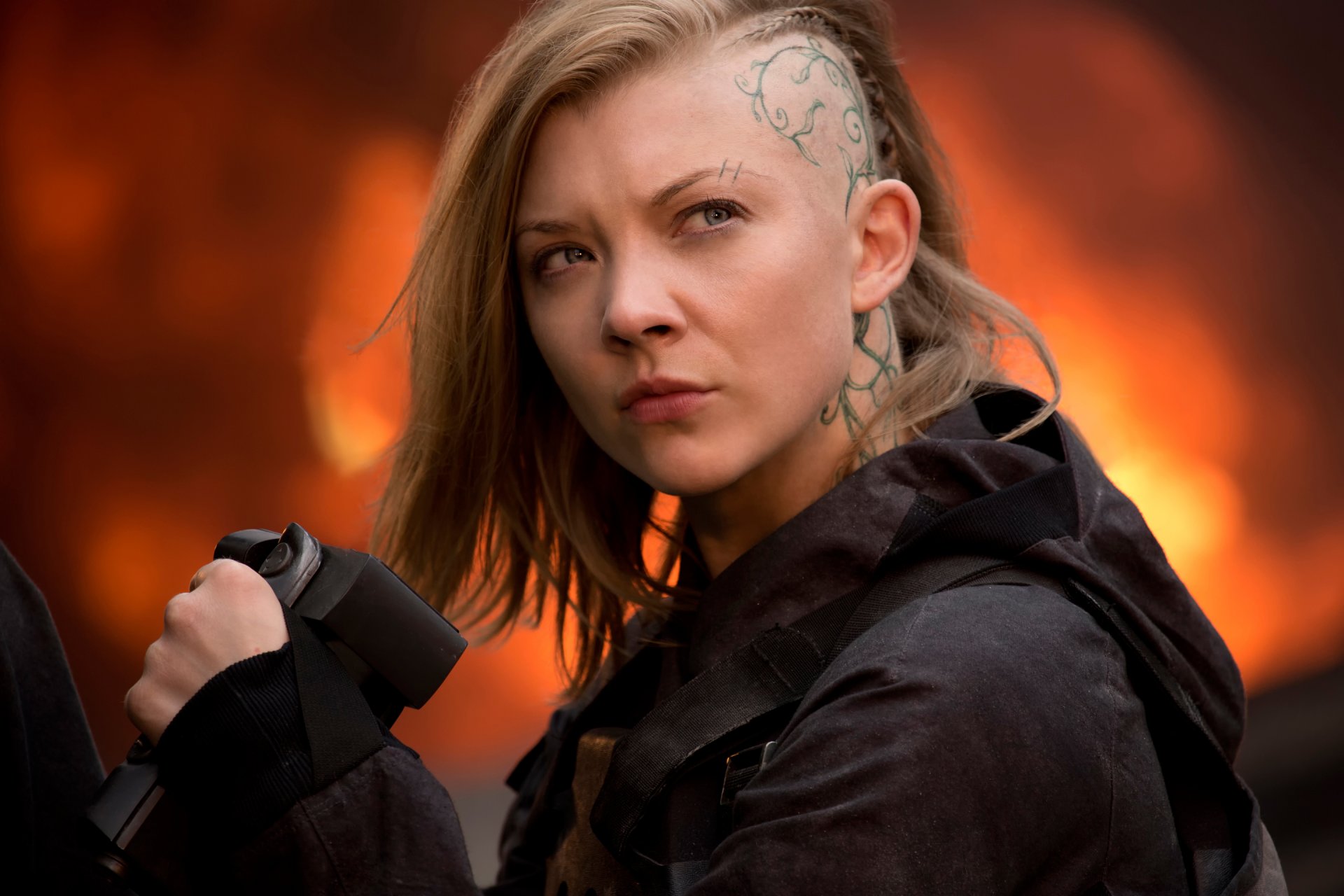 the hunger games : jay- peresmeshnitsa the hunger games:mockingjay part-1 natalie dormer cressida