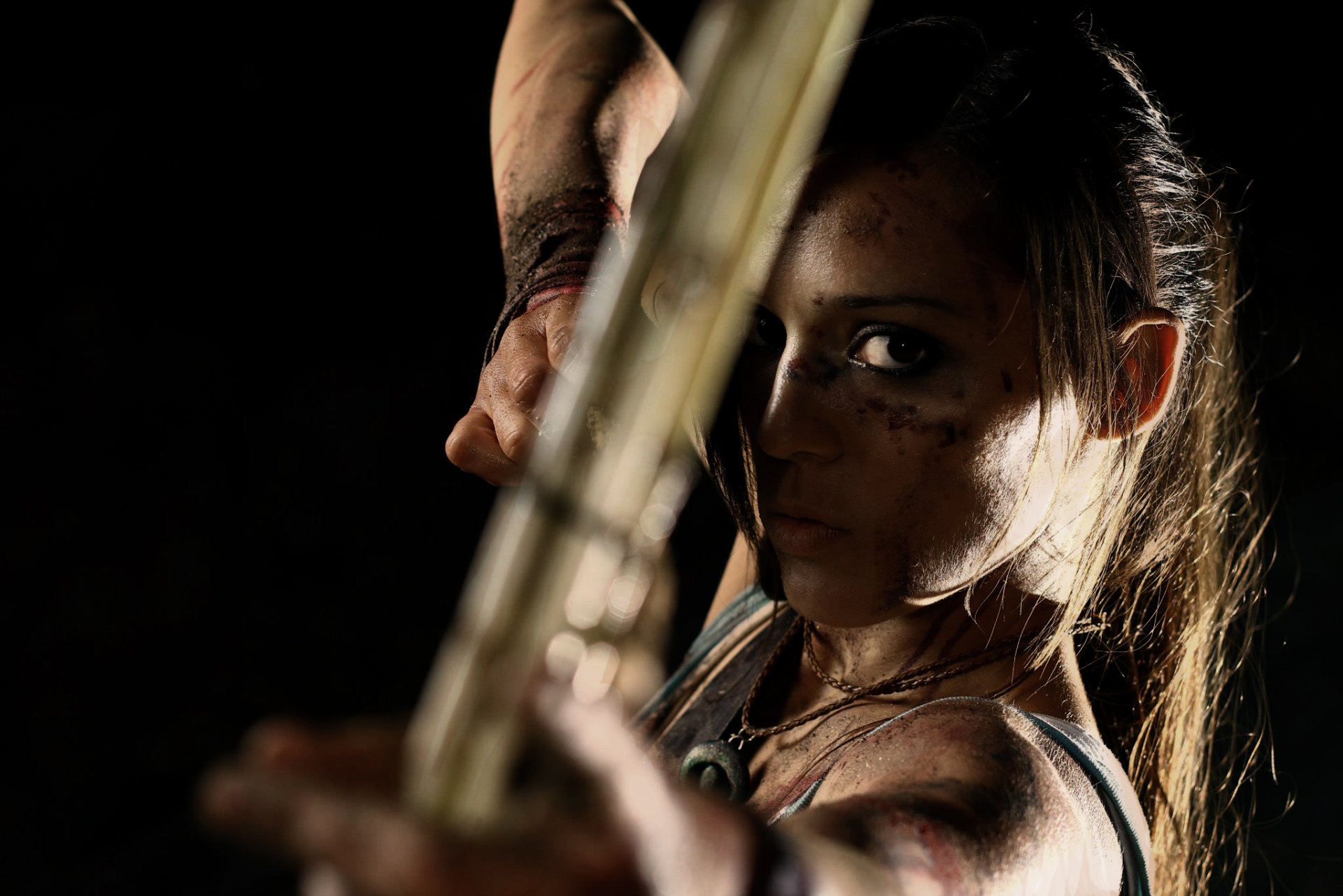 tomb raider lara croft girl charly brusseau weapon torment arrow face view dirt black background