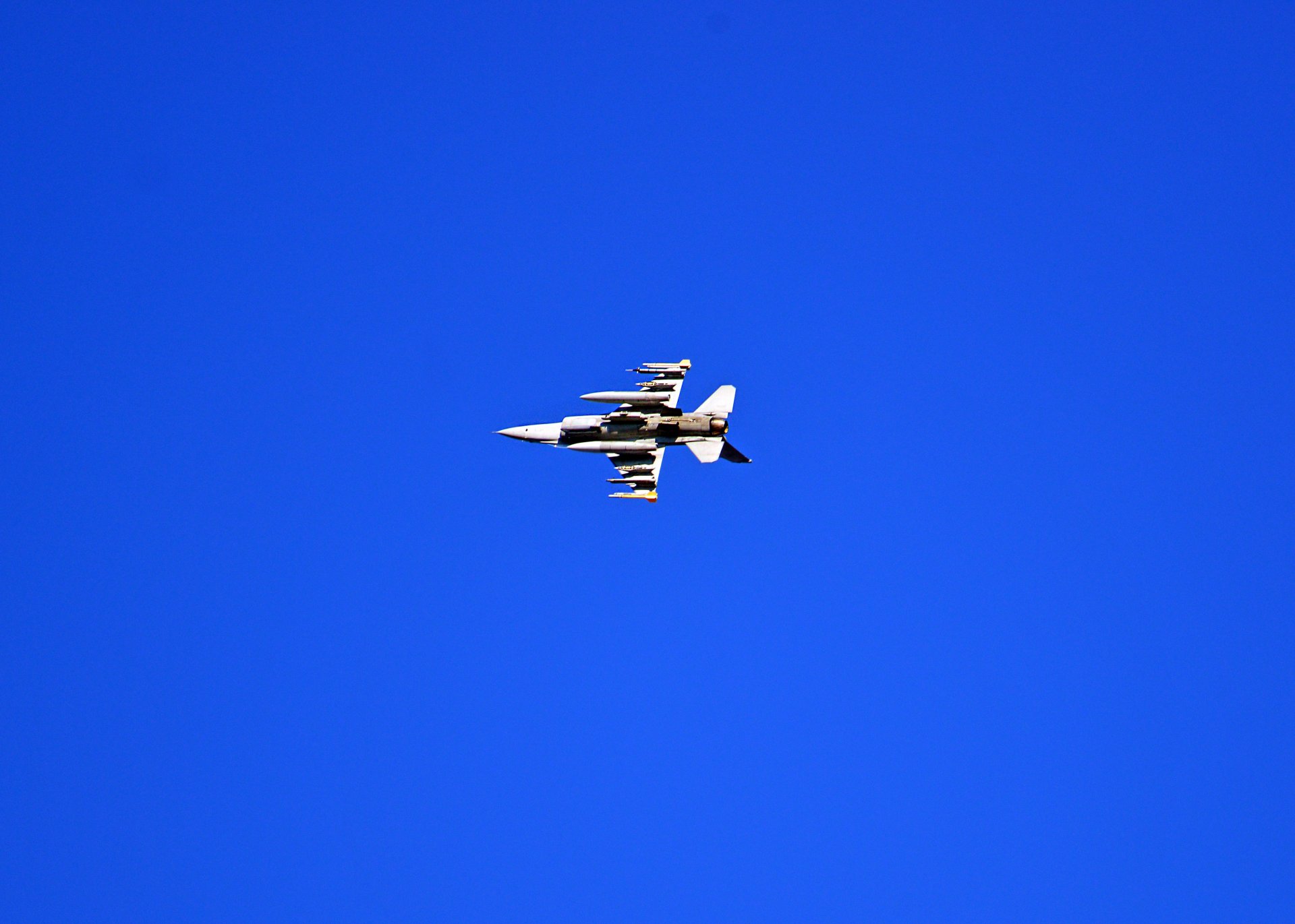 sky plane f-16 fighting falcon american multifunctional lightweight fighter of fourth generation