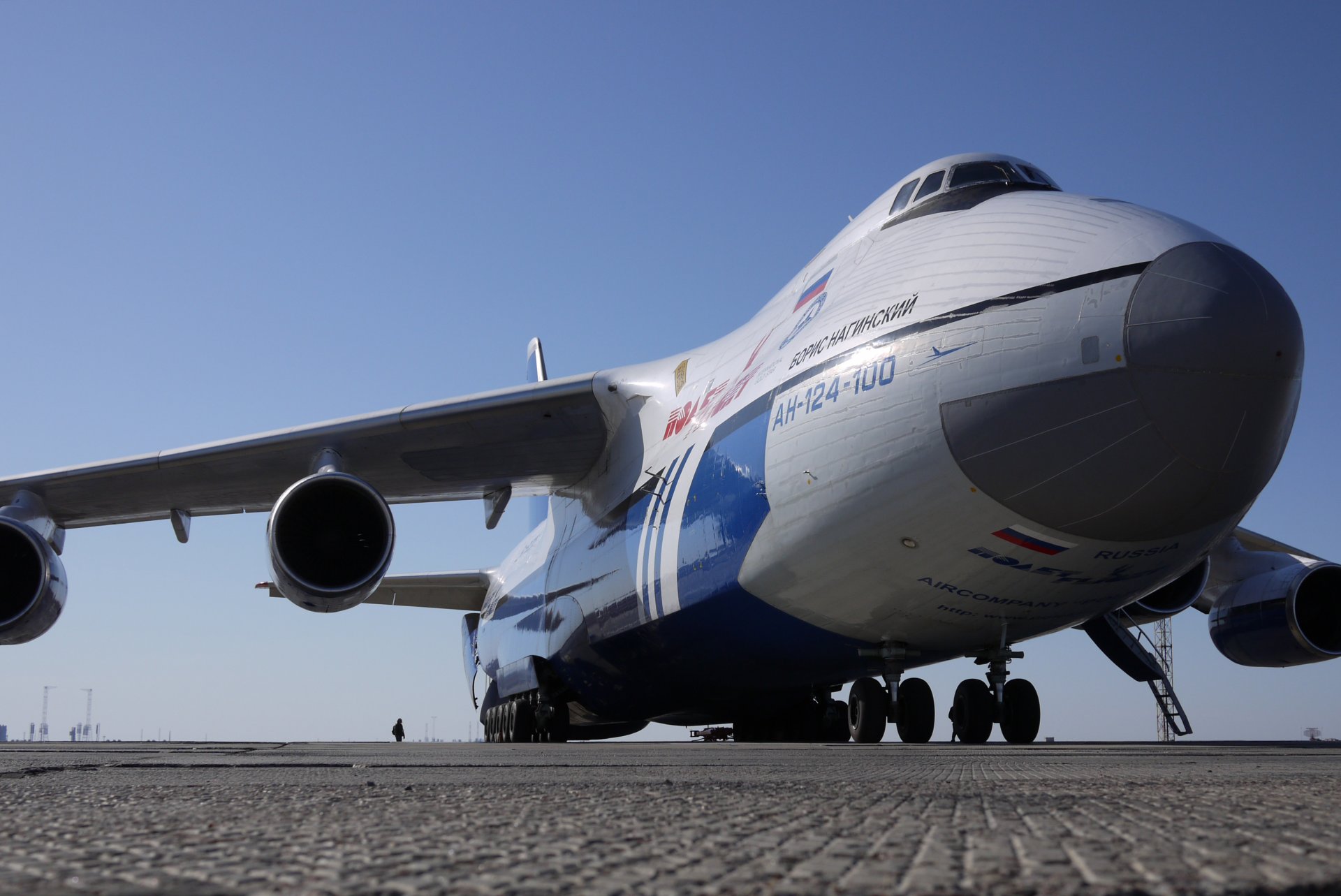 airline flight russia an -124 -100 ruslan name - boris naginsky airport engines chassis view