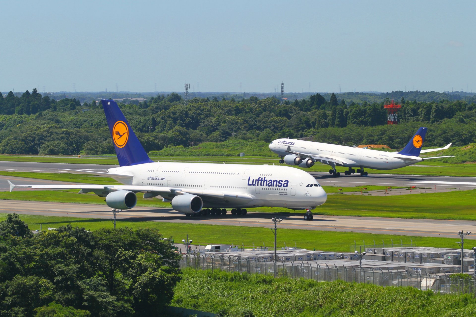 lufthansa a340 airbus a380 planting taxi airport germany flight landing taxiing