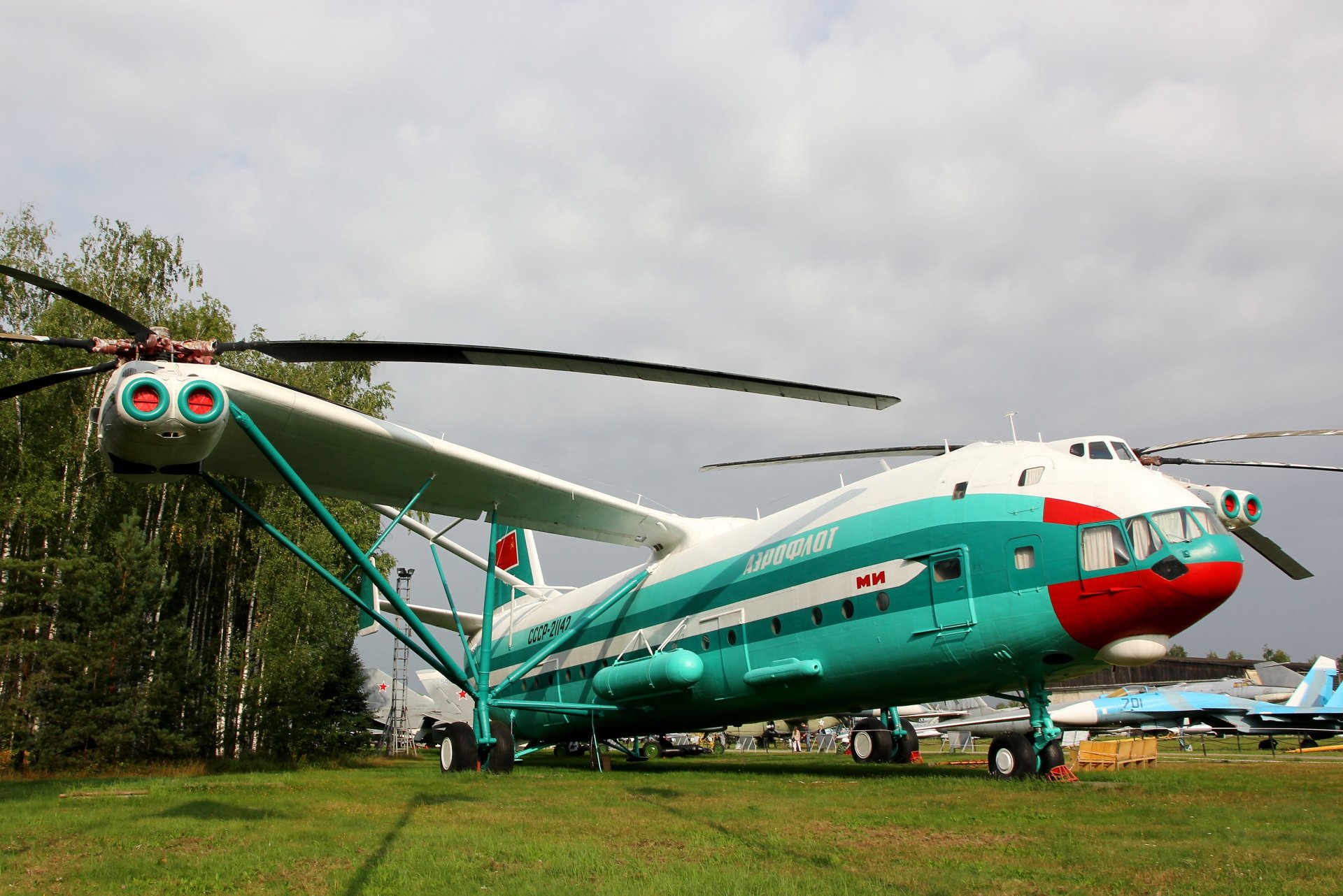 b- 12 mi- 12 homer heavy maximum lift capacity soviet helicopter central museum of the air force monino russia .