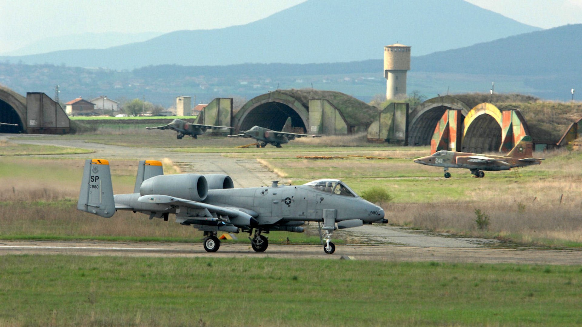 fairchild republic a-10 thunderbolt ii attack su- 25 frogfoot rook commercial airport tower