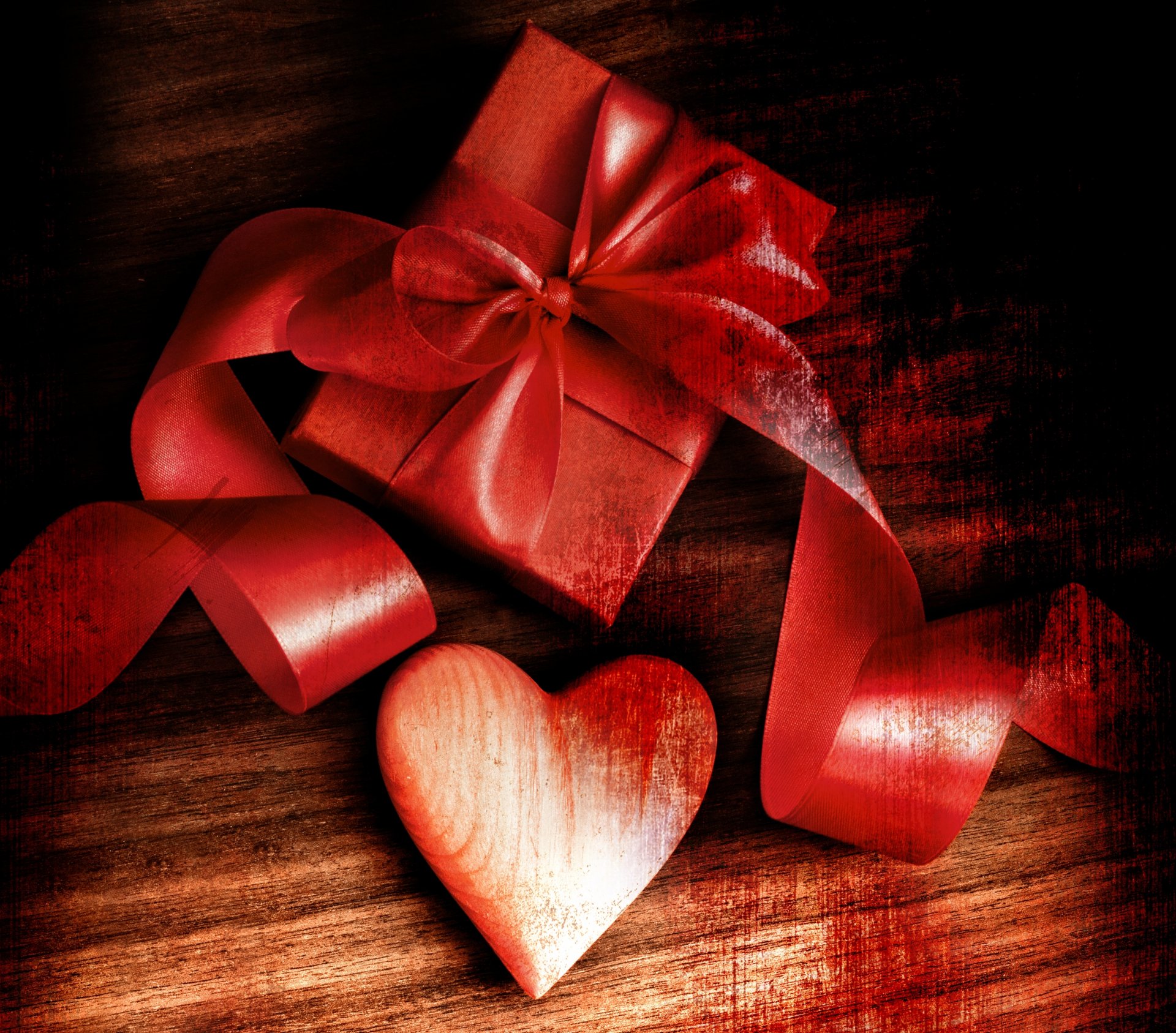 holiday valentine's day present heart belt