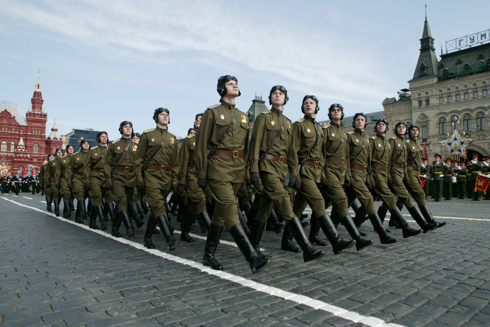 victory parade red square may 9 victory day russia soviet union bob the great patriotic war pilots 1945 form march marching moscow holiday men troops gum pride honor memory russian victory hurrah !