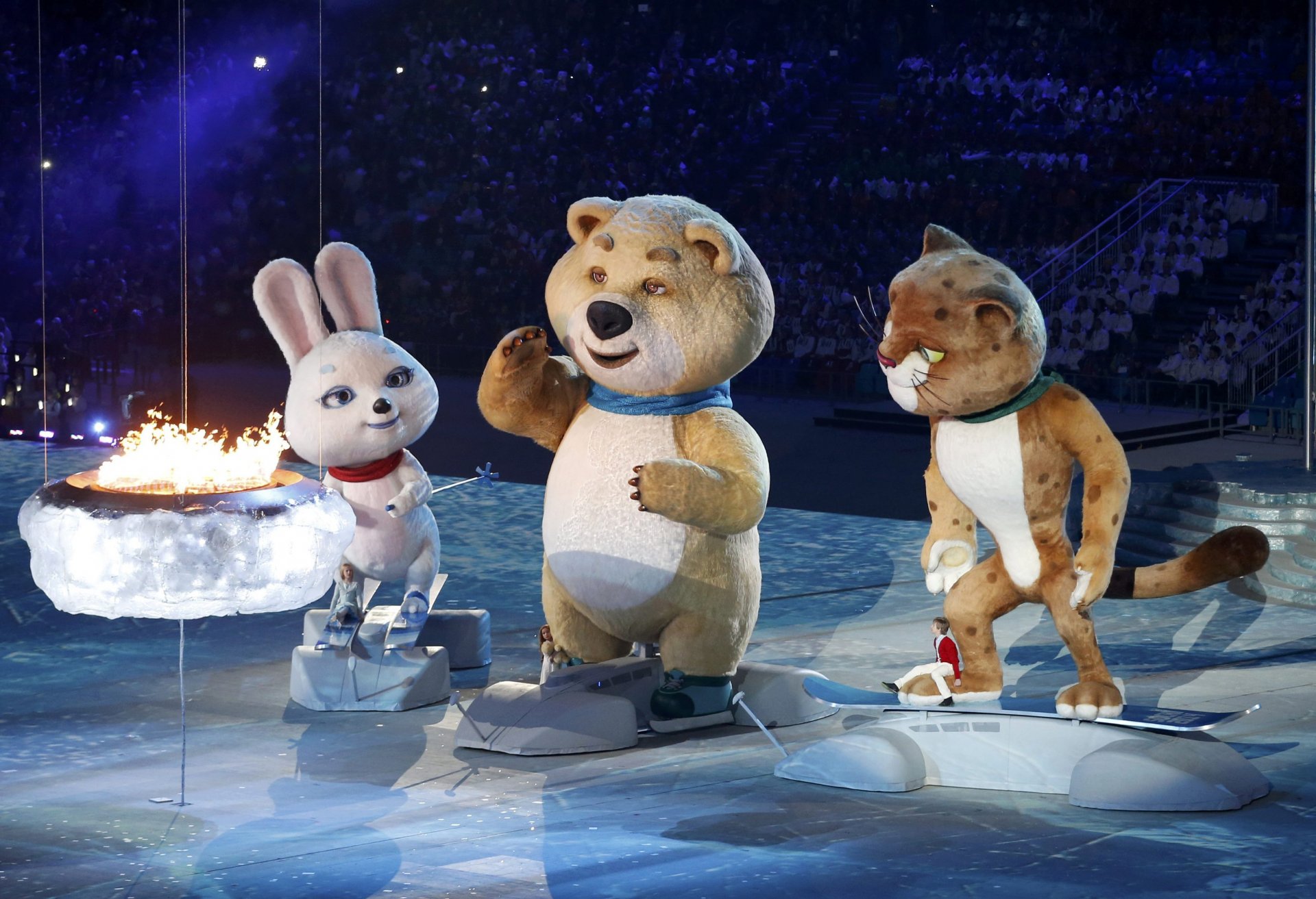 closing ceremony xxll winter olympic games sochi 2014 bunny zayats teddy bear bear leopard olympic mascots fire viewers fischt sadness sochi 2014 olympic winter games xxii olympic winter games show su