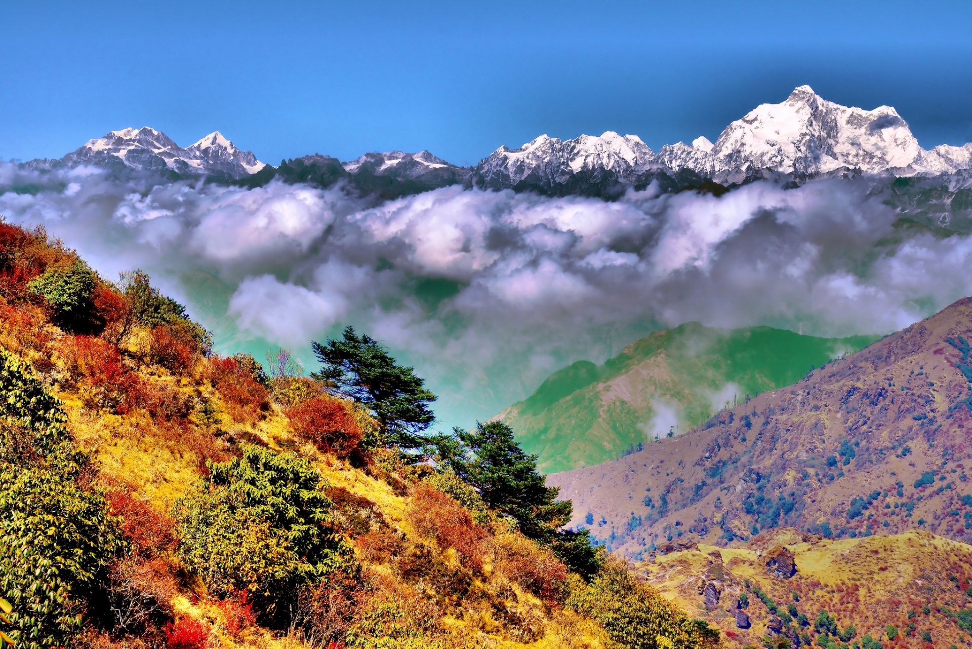 singalila national park west bengal india himalayas sinhala autumn clouds mountain