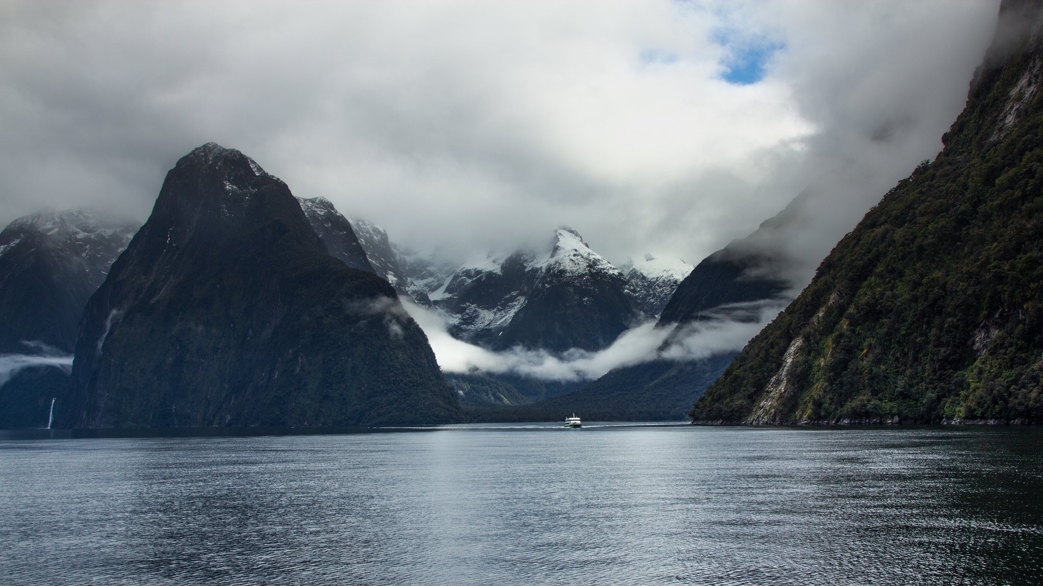 milford sound fiordland south island new zealand national park fordlen fjord of milford sound