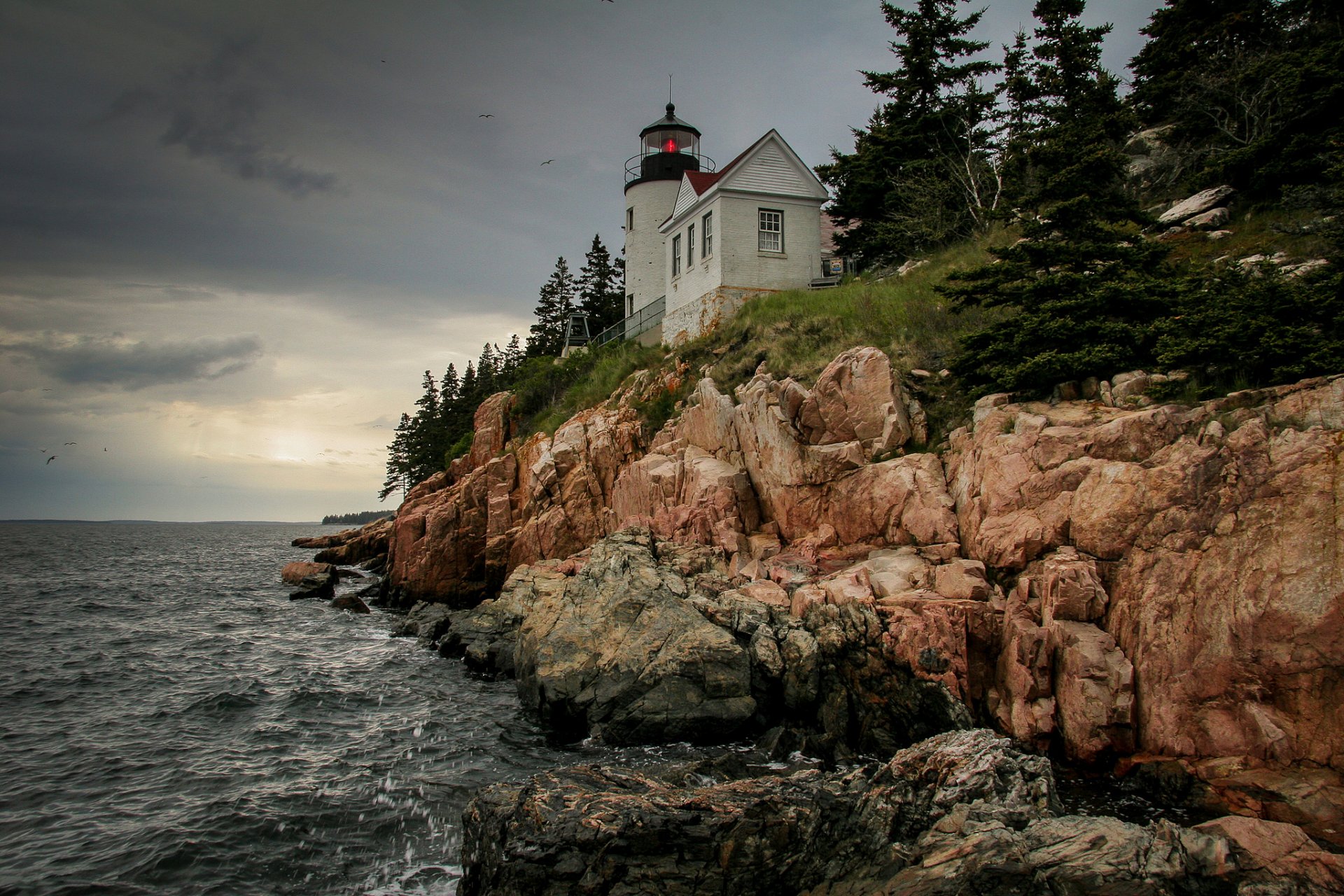 united states state maine bernard lighthouse bass harbor lighthouse rock sky grey after the rain bay of the atlantic ocean