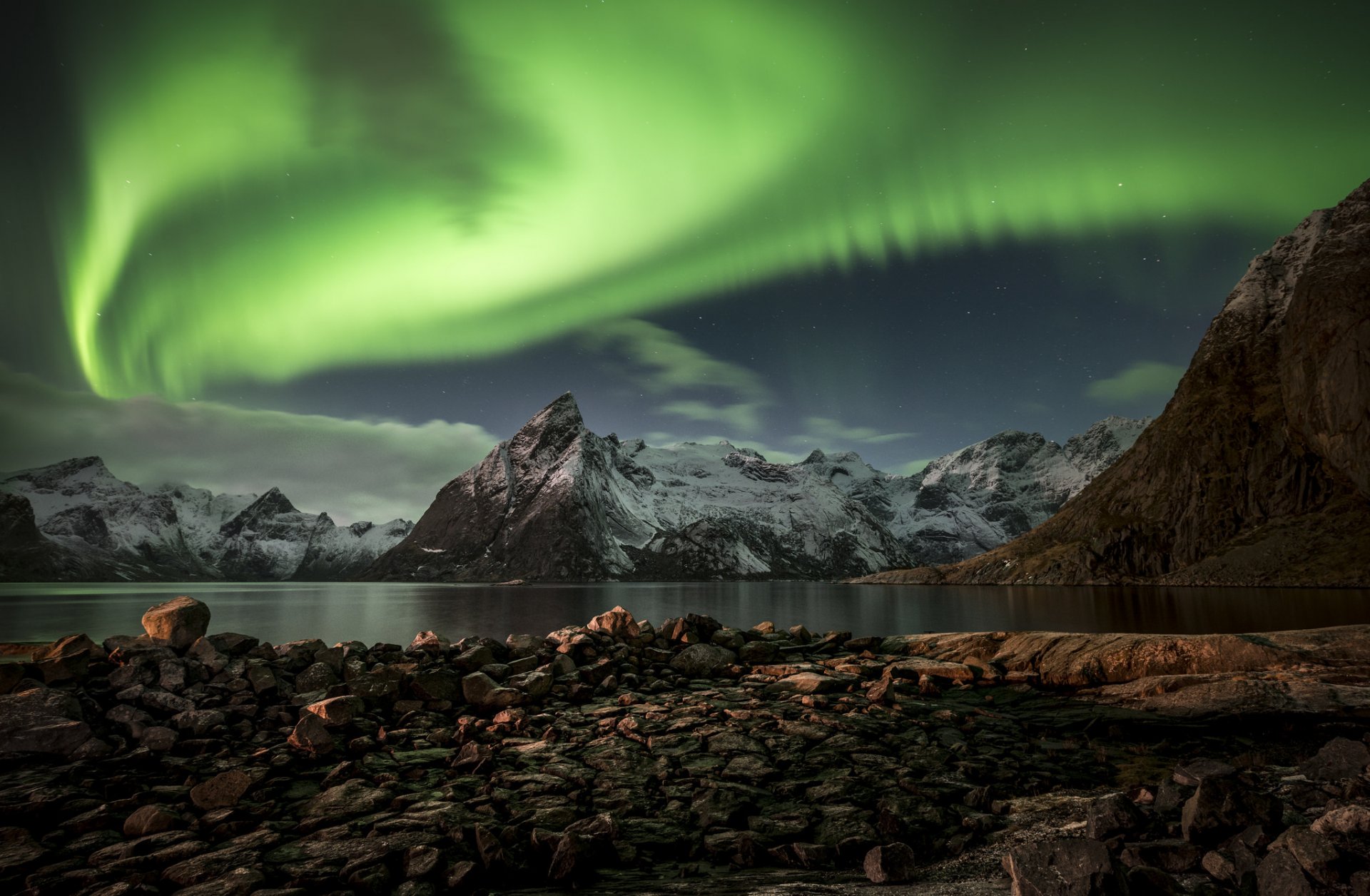 norway lofoten night northern lights